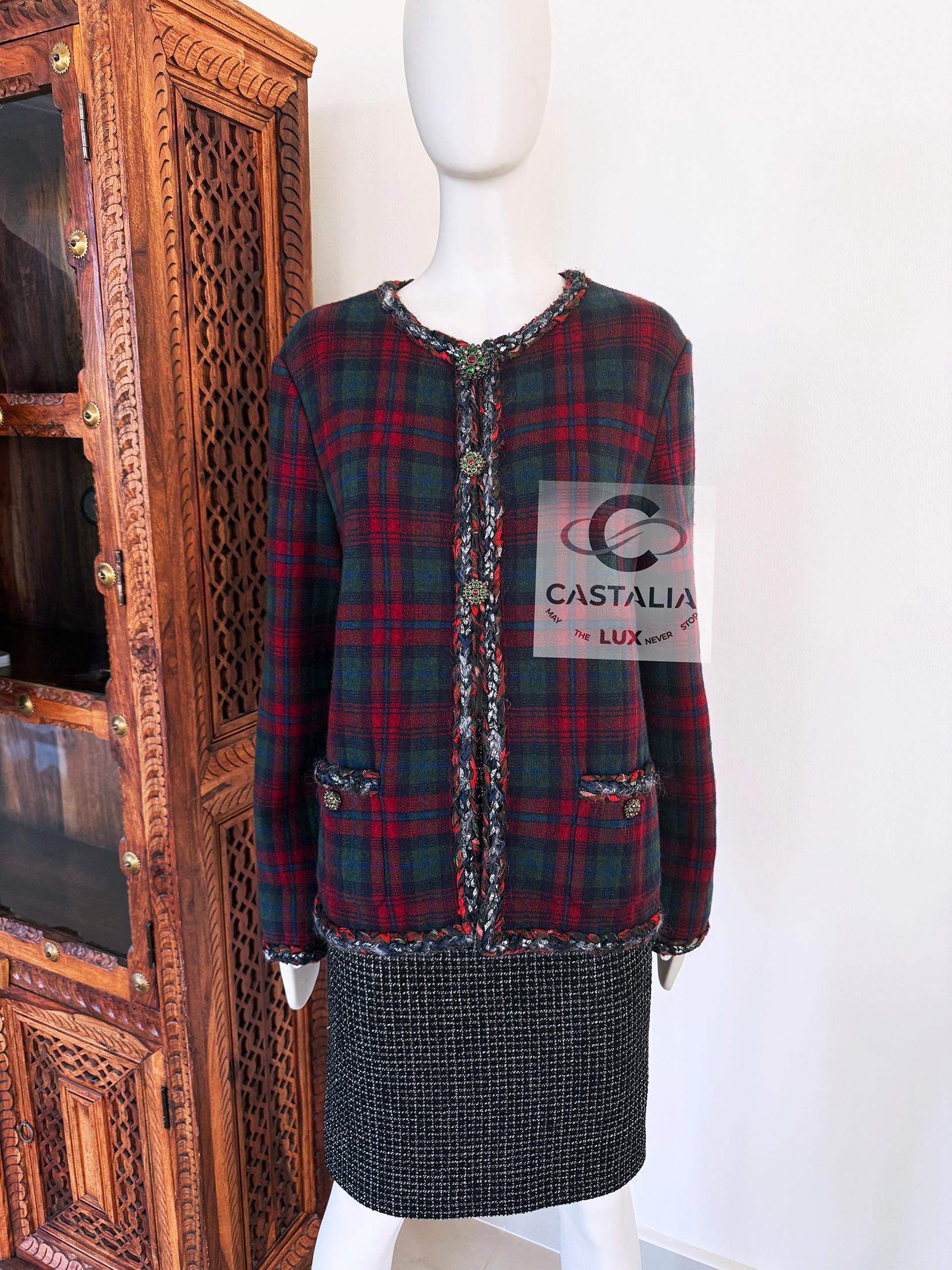Chanel Iconic Paris / Edinburgh Red Tartan Jacket 46 FR For Sale 7