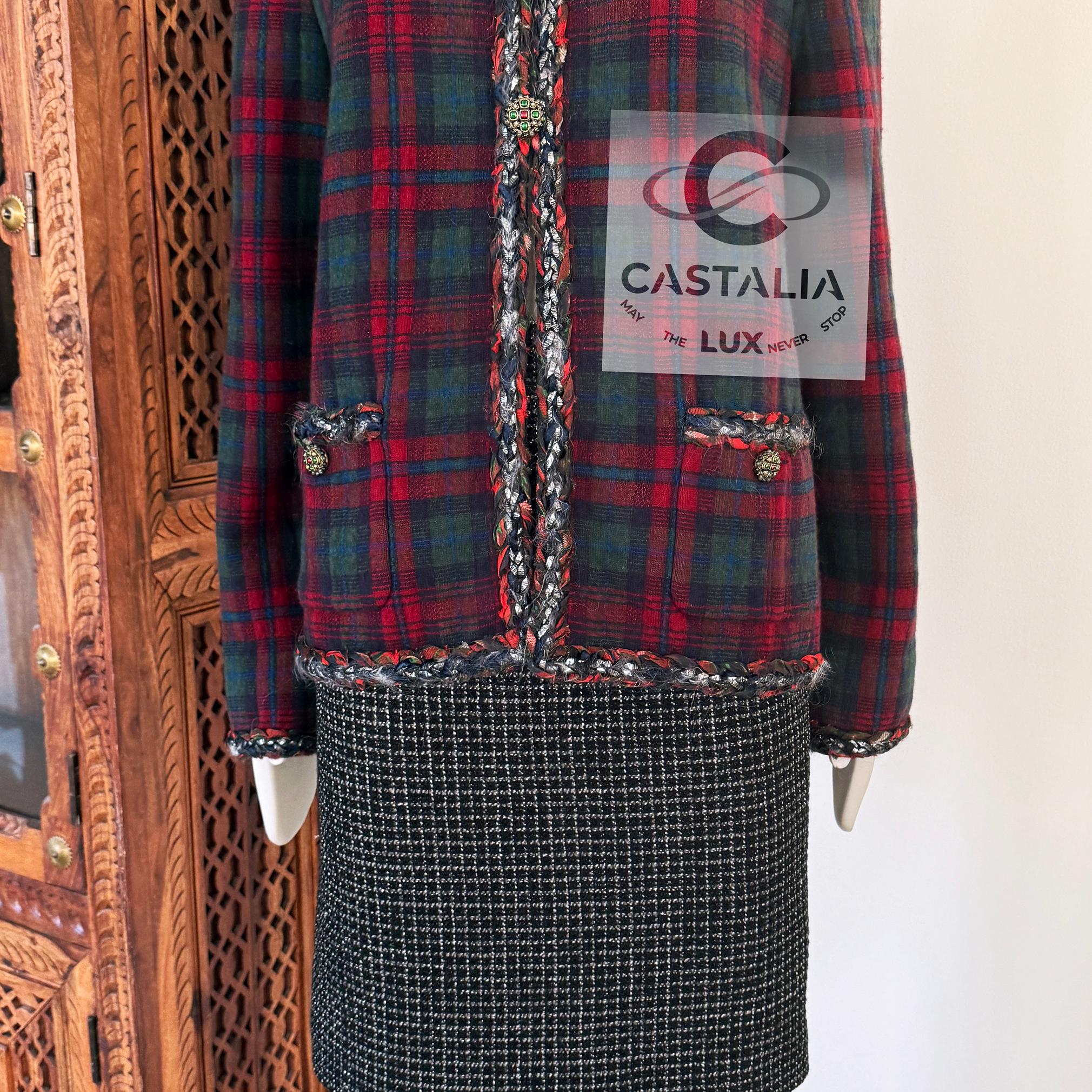 Chanel Iconic Paris / Edinburgh Red Tartan Jacket 46 FR For Sale 8