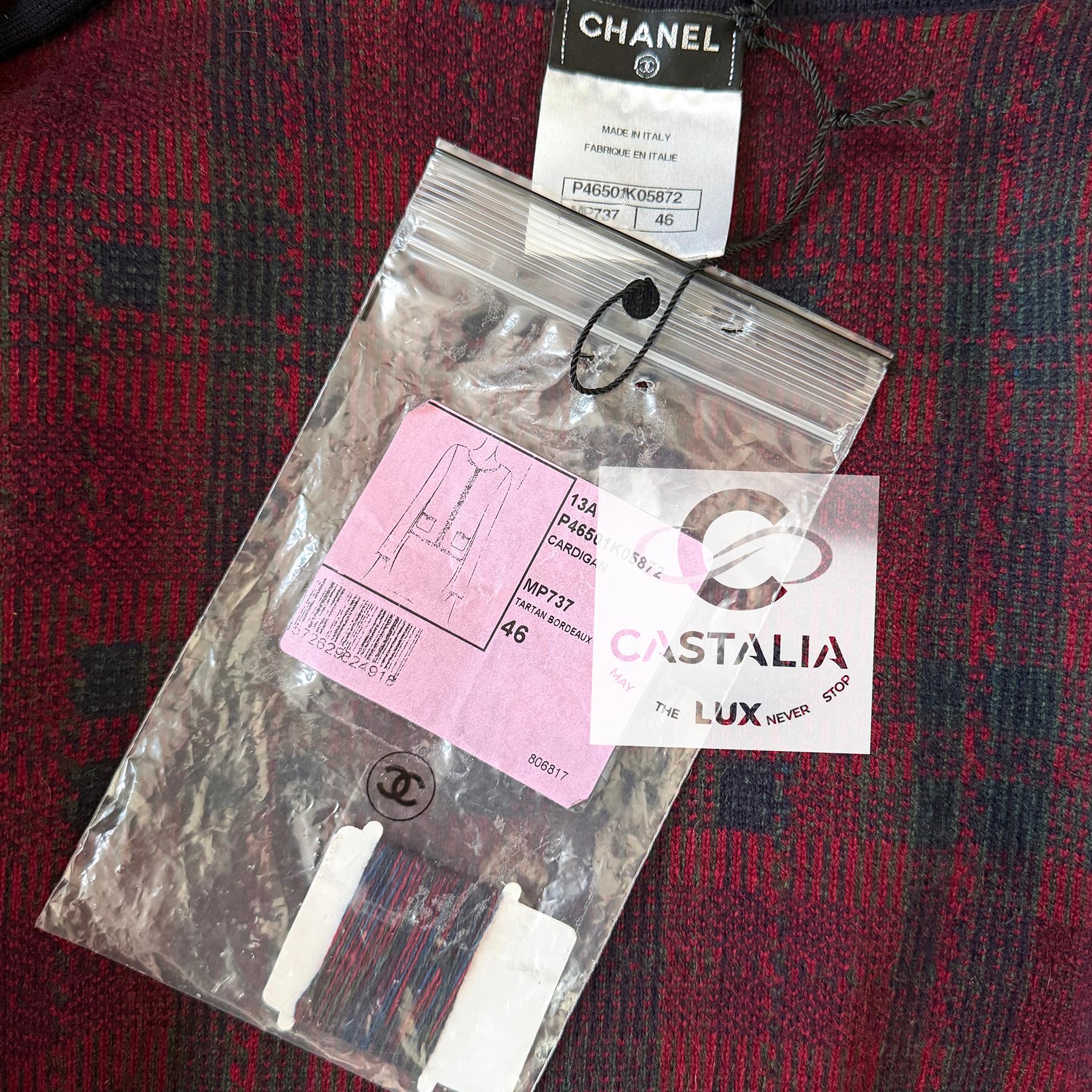 Chanel Iconic Paris / Edinburgh Red Tartan Jacket 46 FR For Sale 10