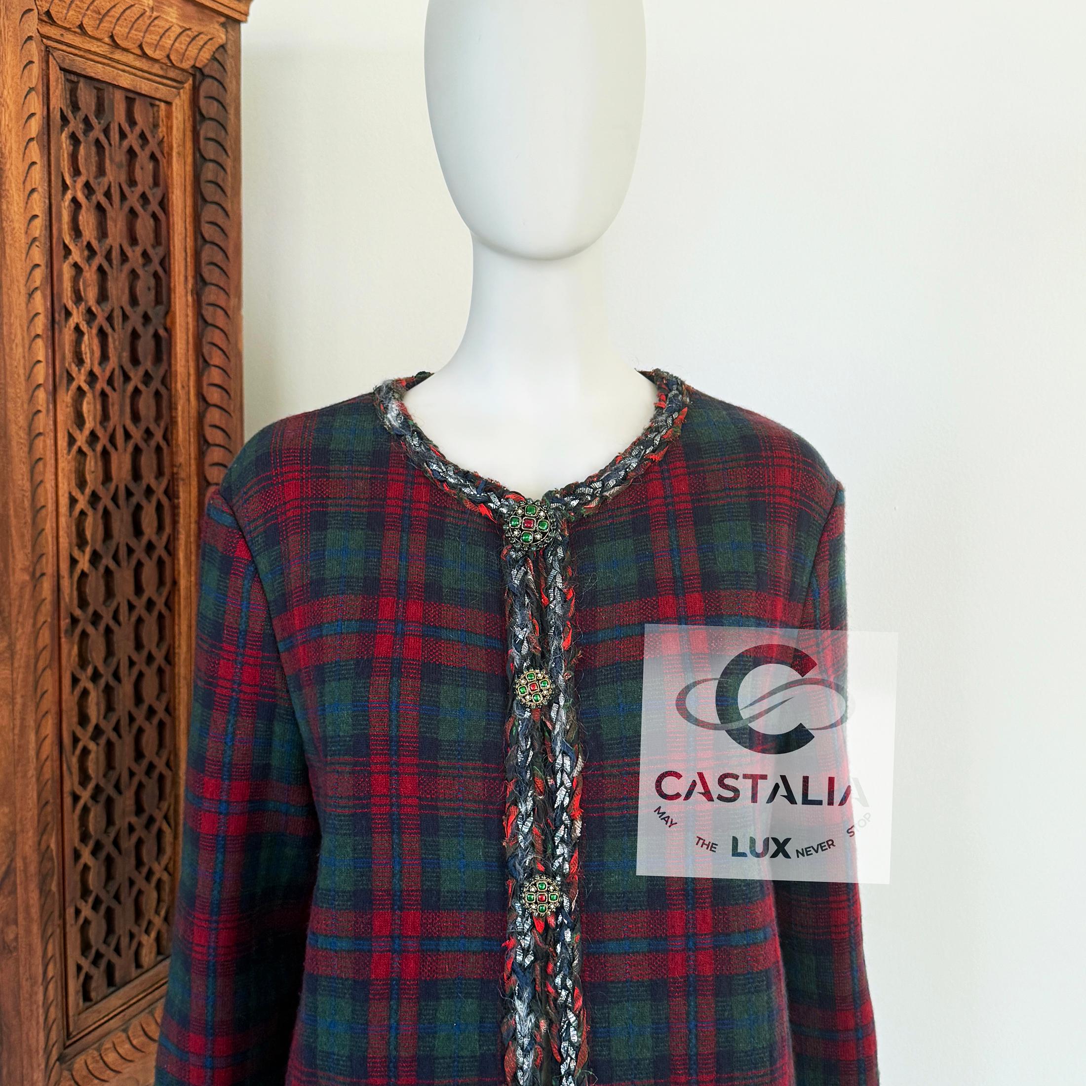 Chanel Iconic Paris / Edinburgh Red Tartan Jacket 46 FR For Sale 2