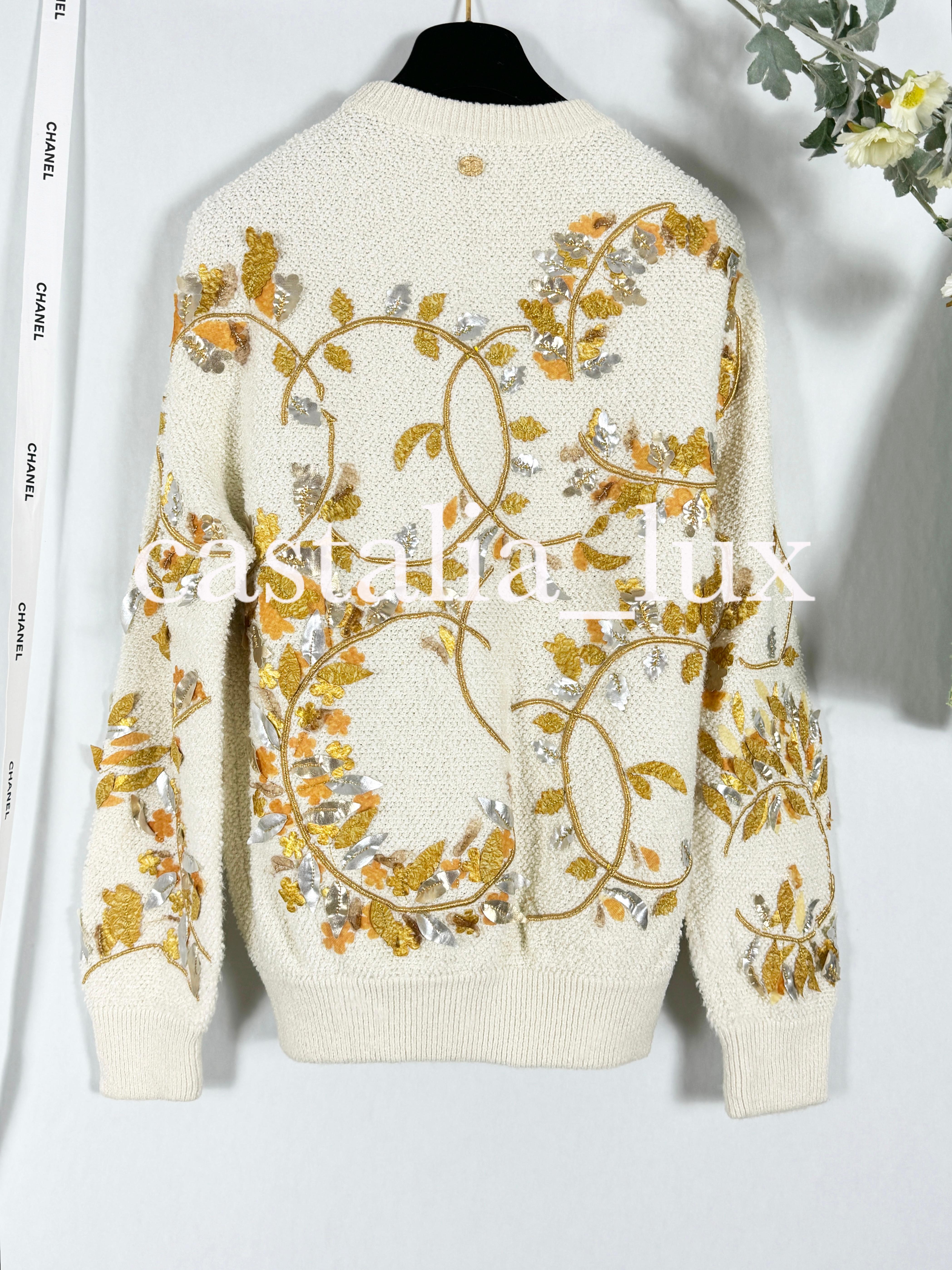 Chanel Iconique Paris / Grèce - Pull brodé du logo CC 7
