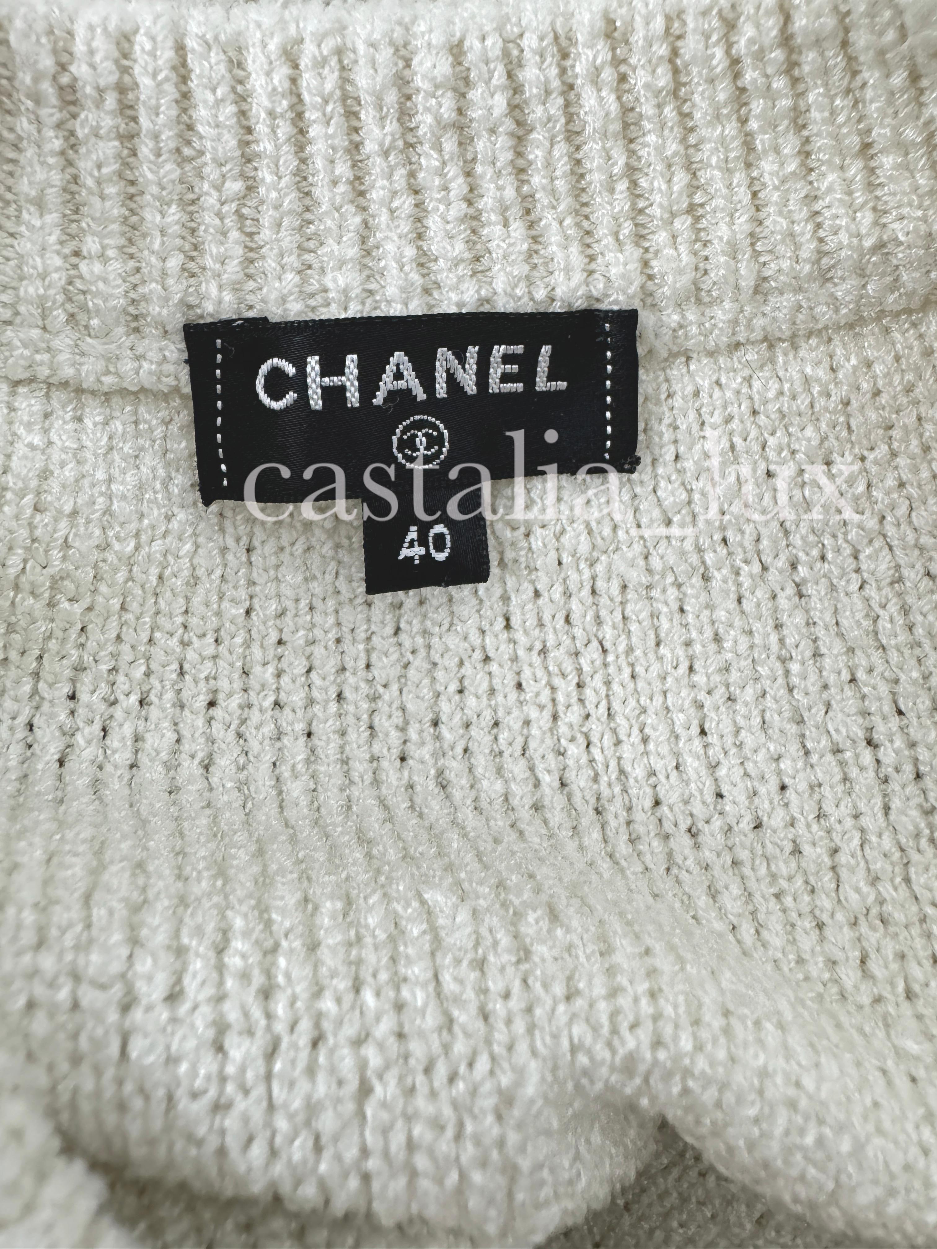 Chanel Iconique Paris / Grèce - Pull brodé du logo CC 10