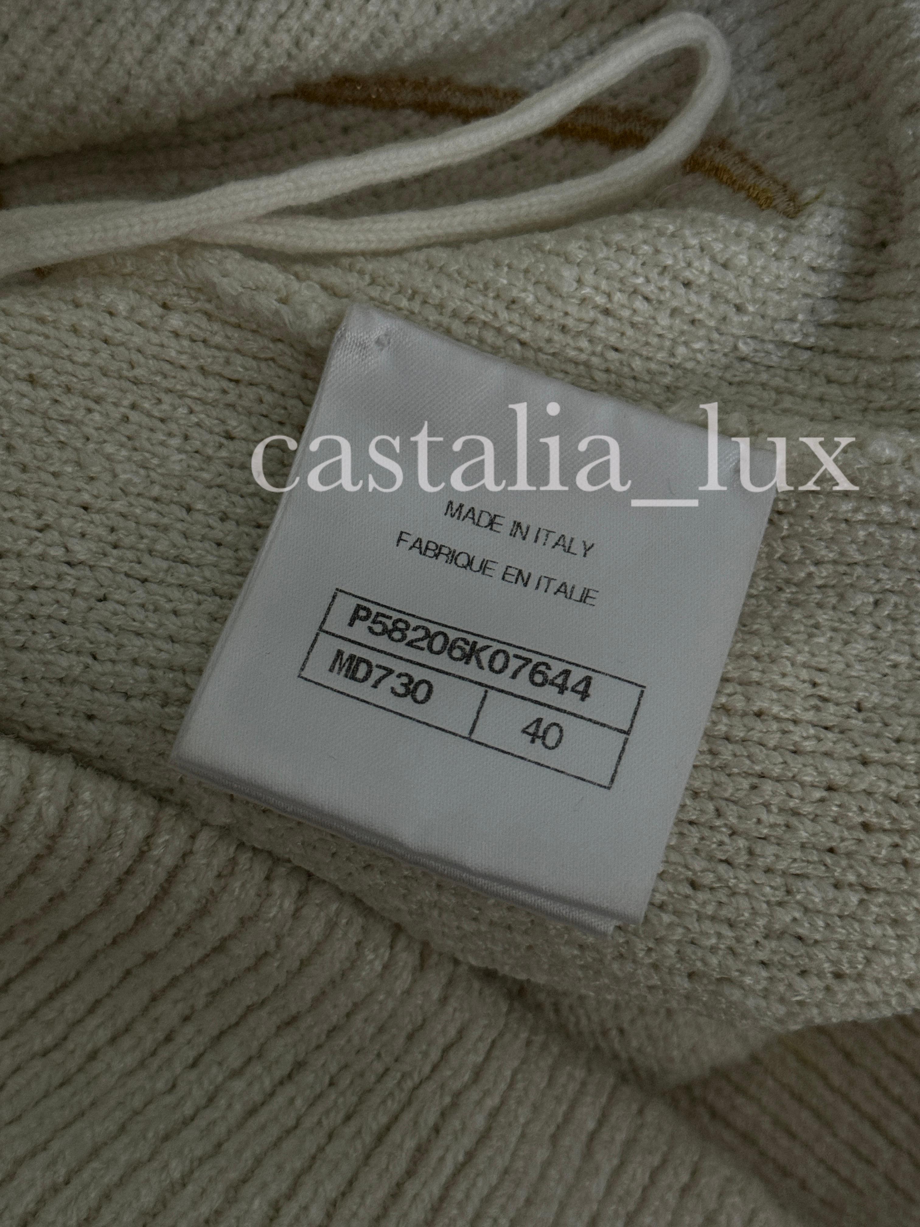Chanel Iconique Paris / Grèce - Pull brodé du logo CC 11