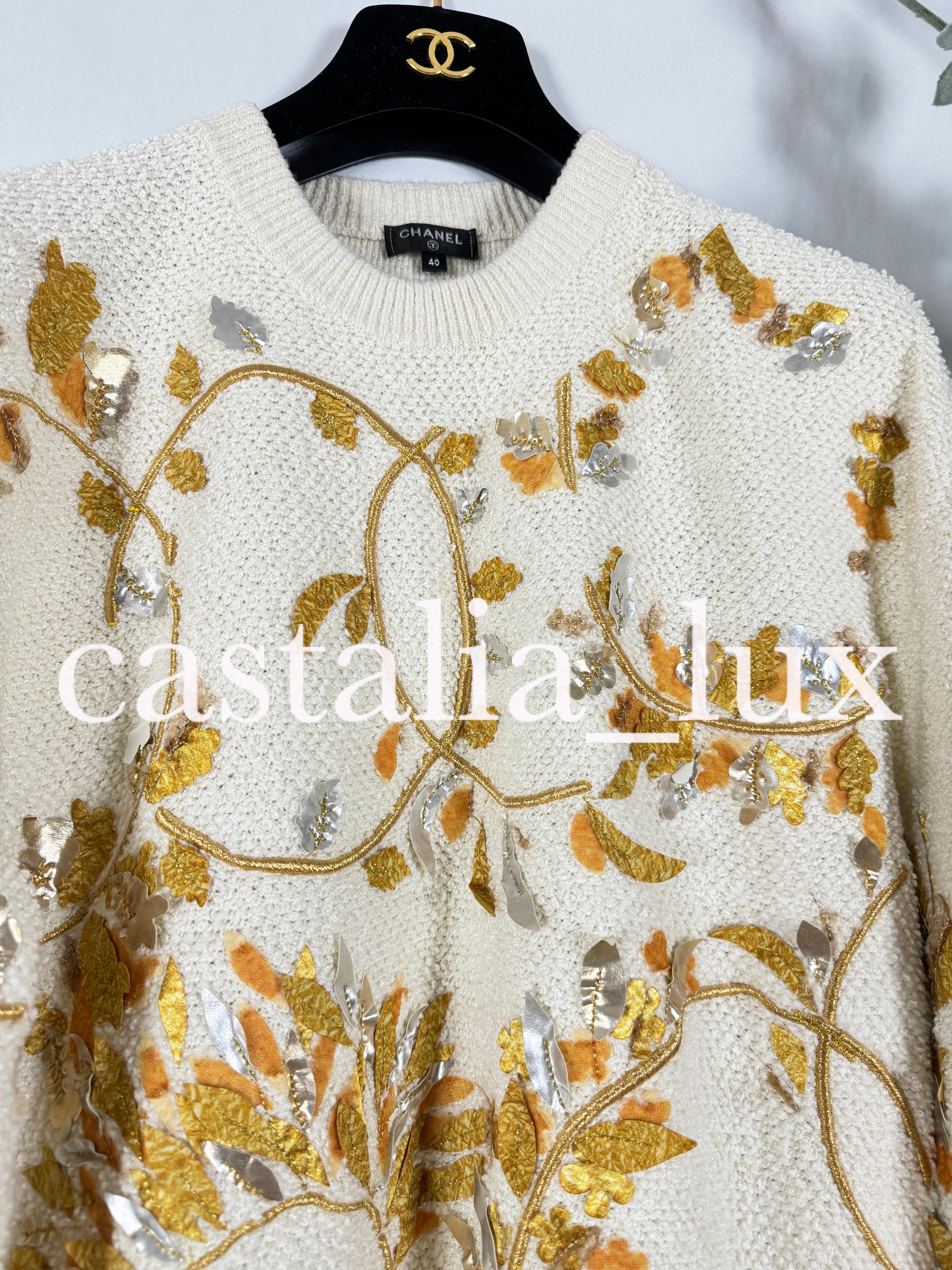 Chanel Iconique Paris / Grèce - Pull brodé du logo CC Excellent état à Dubai, AE