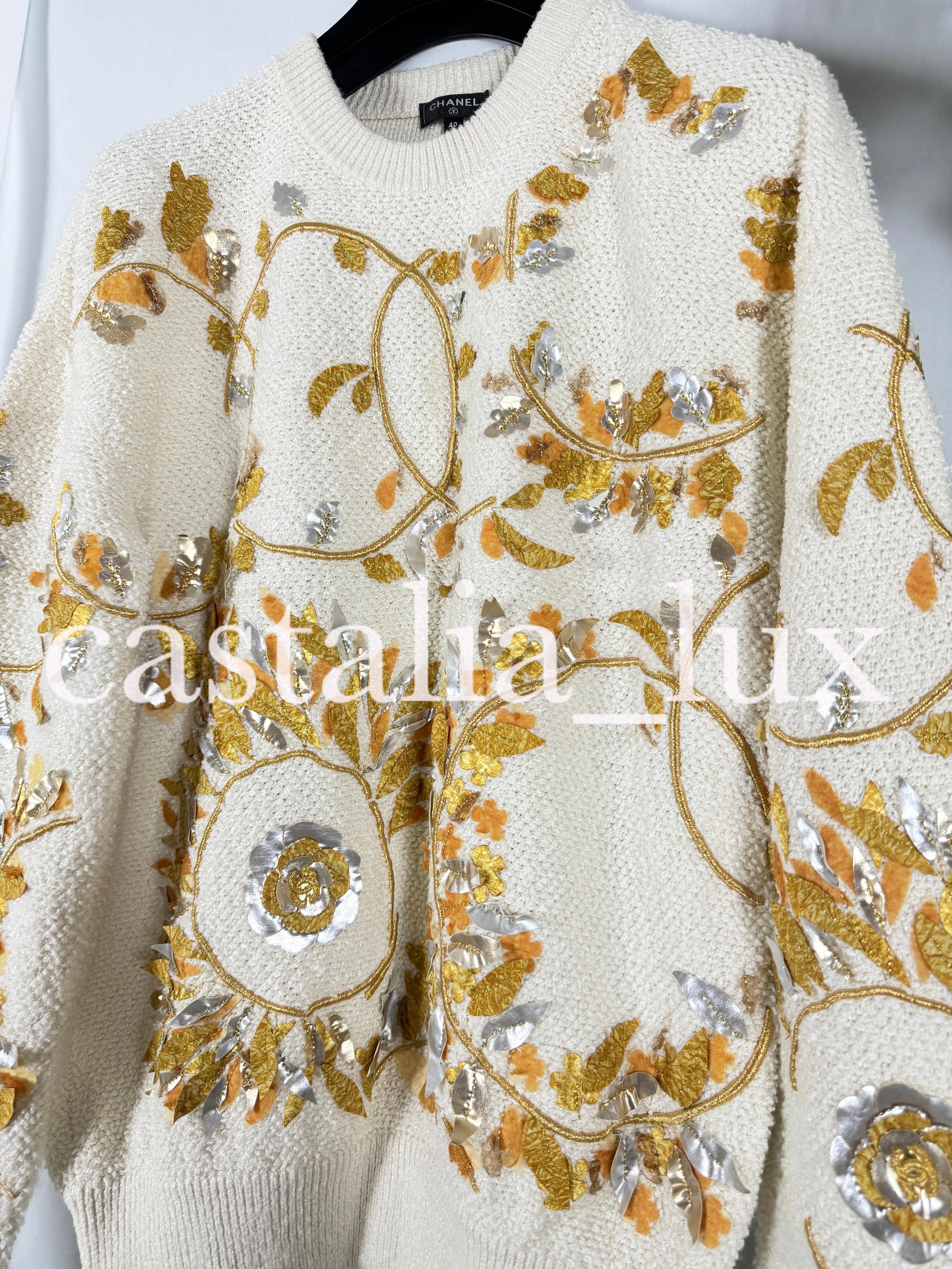 Chanel Iconique Paris / Grèce - Pull brodé du logo CC 1