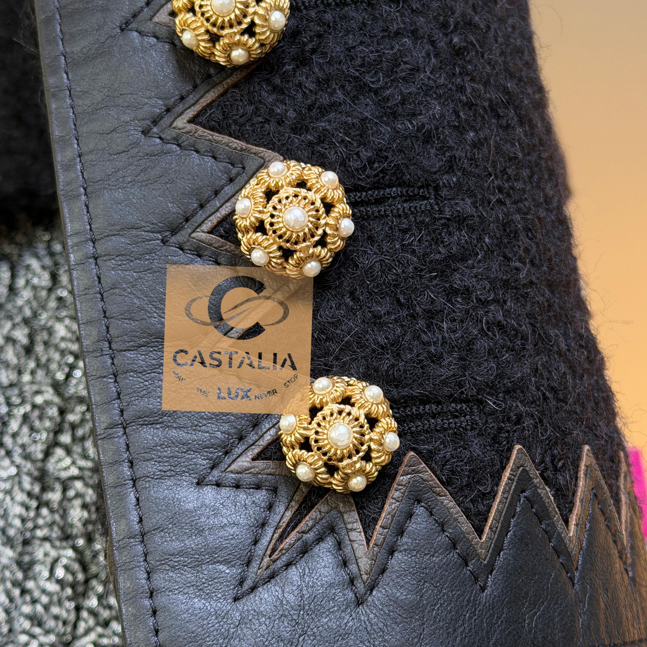 CHANEL Iconic Paris / Salzburg CC Jewel Buttons Tweed Jacket 34 FR en vente 10