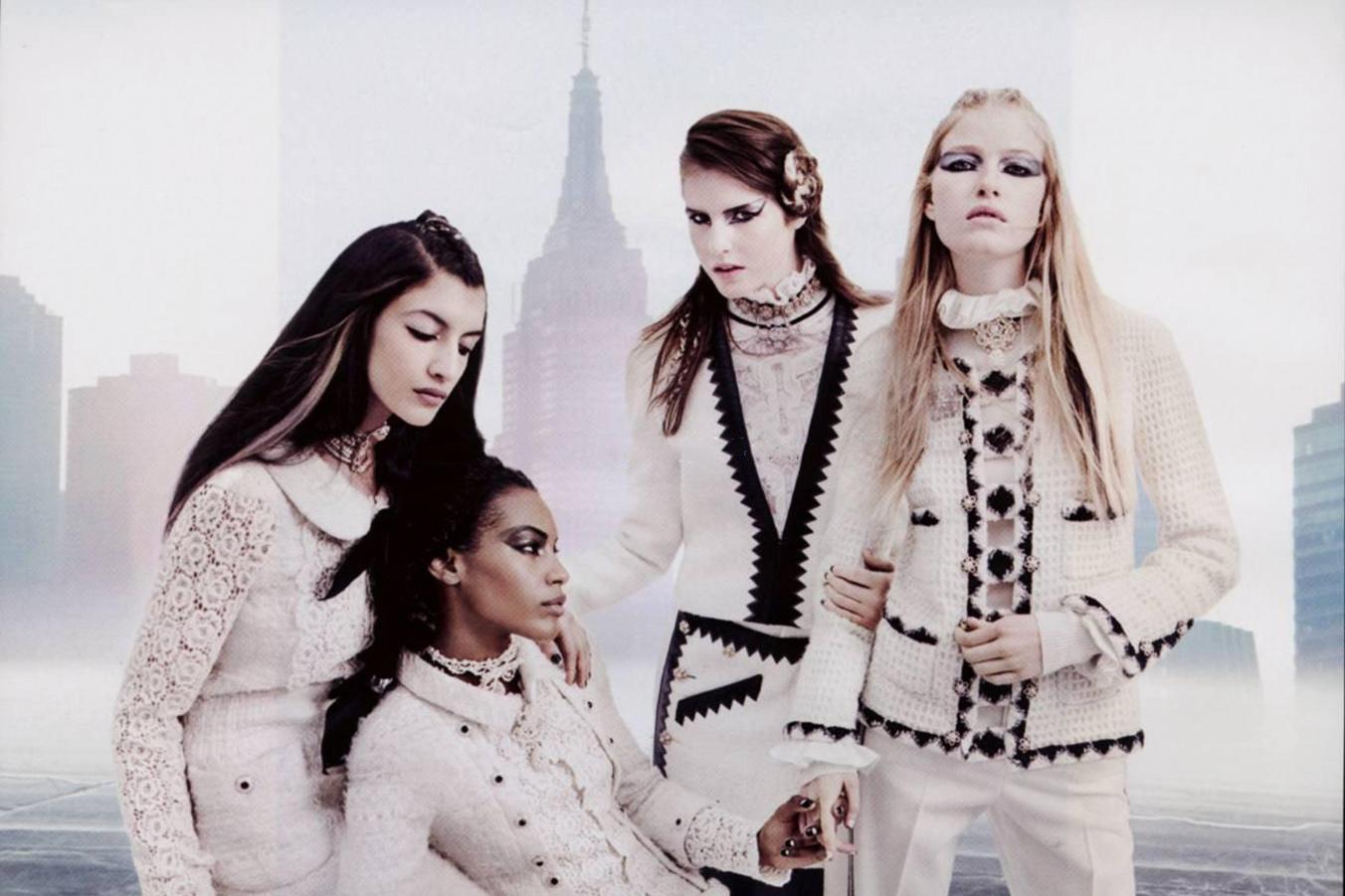 CHANEL Iconic Paris / Salzburg CC Jewel Buttons Tweed Jacket 34 FR en vente 1