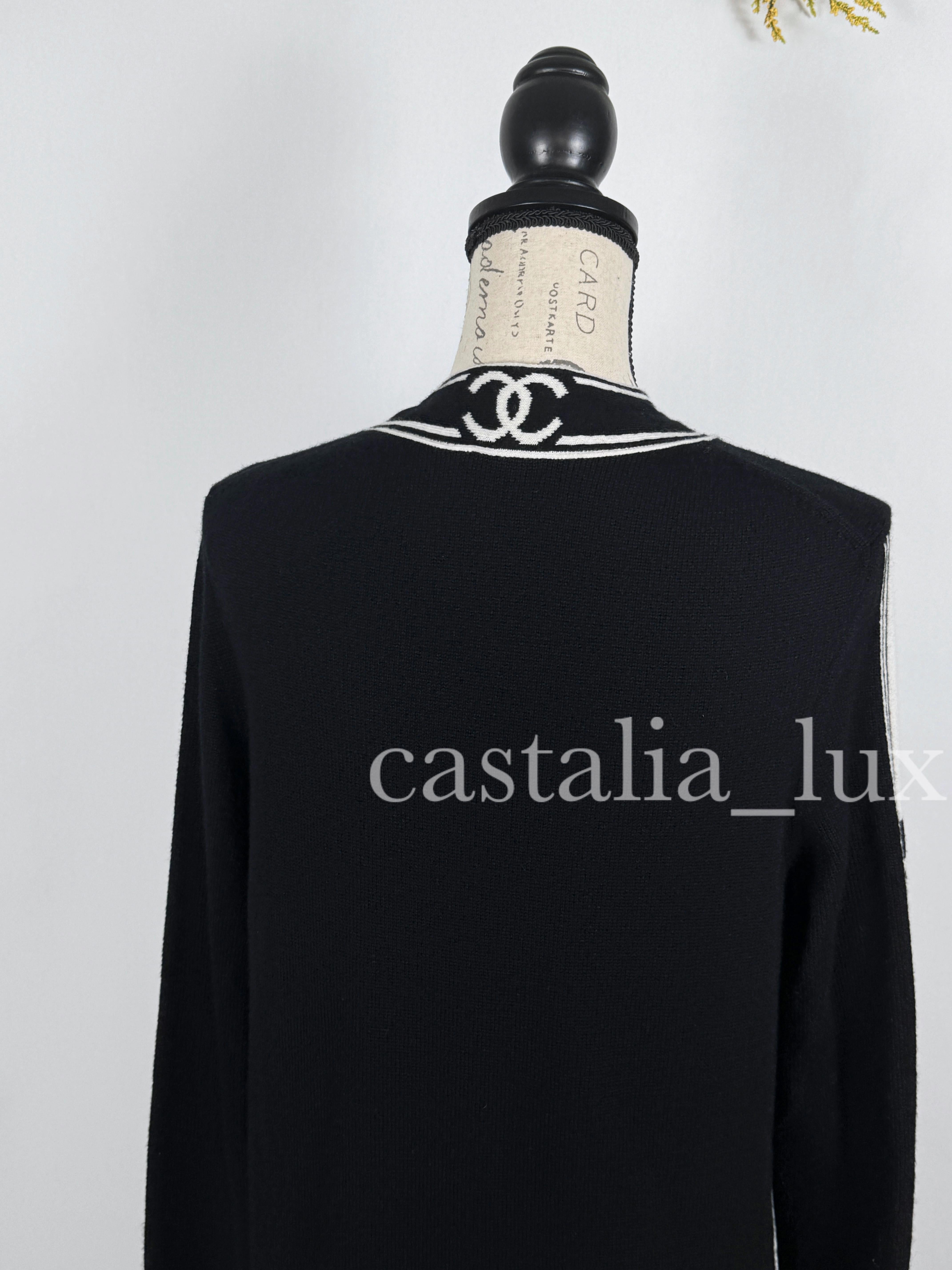 Chanel Iconic Rare CC Logo Deauville / Biarritz Maxi Cashmere Cardigan 13