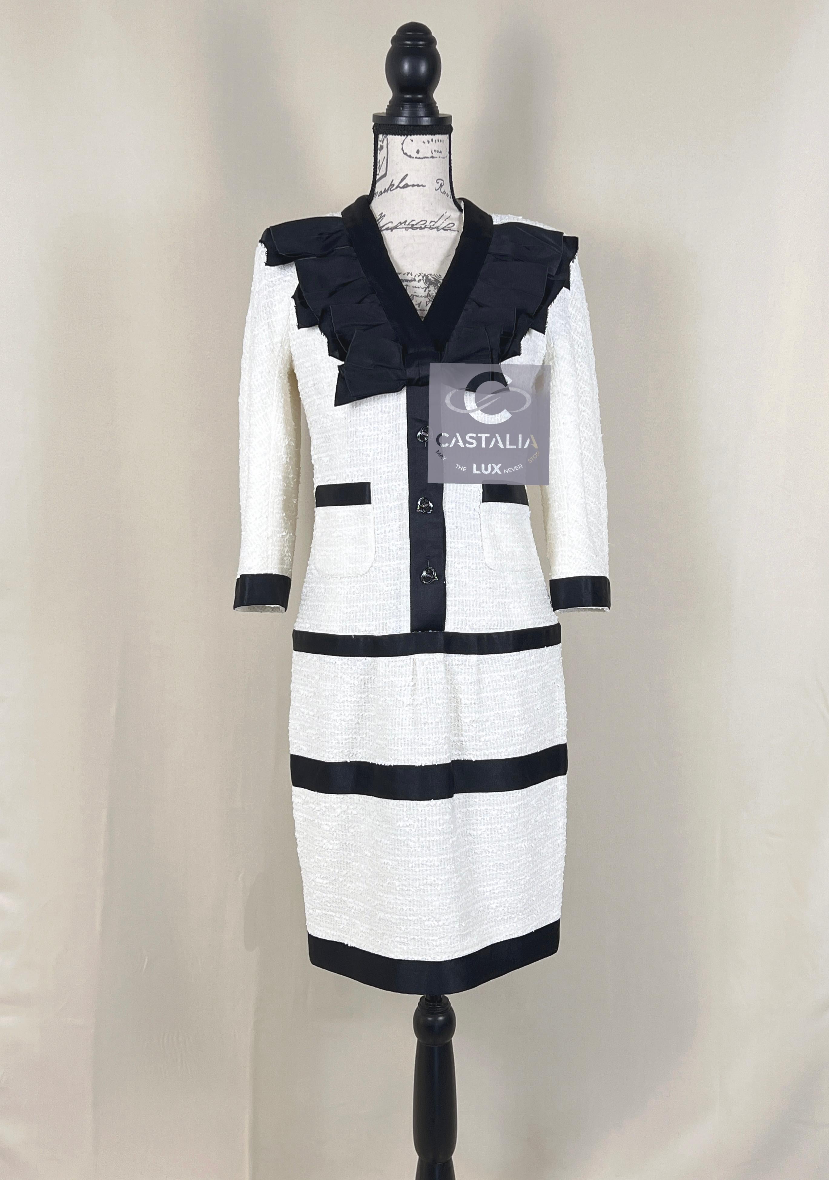 Chanel Iconic Supermodel Claudia Schiffer Style Tweed Dress 34 FR For Sale 4