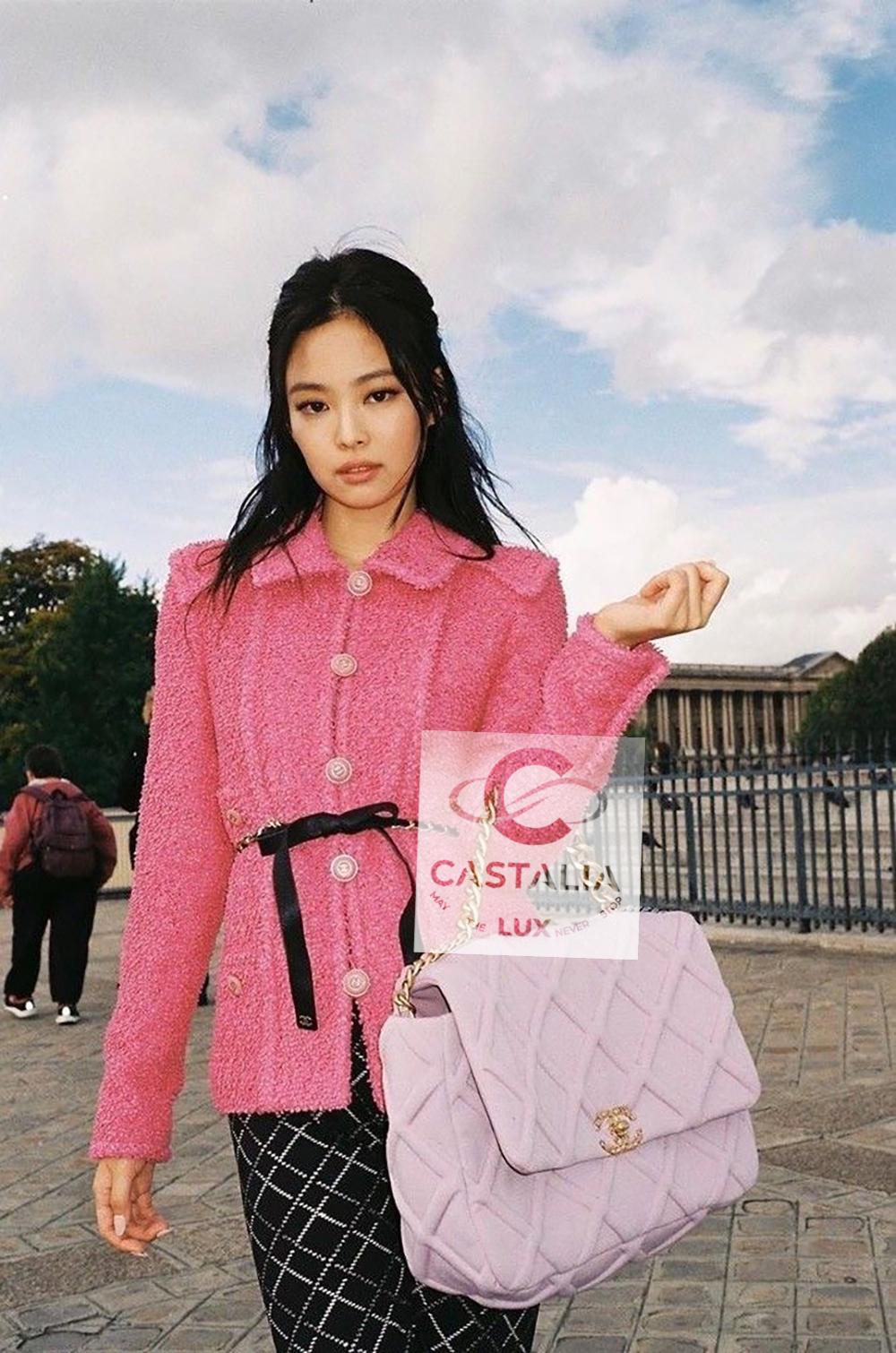 Women's or Men's Chanel Iconic Vittoria Ceretti Style Fuchsia Tweed Jacket 38 FR