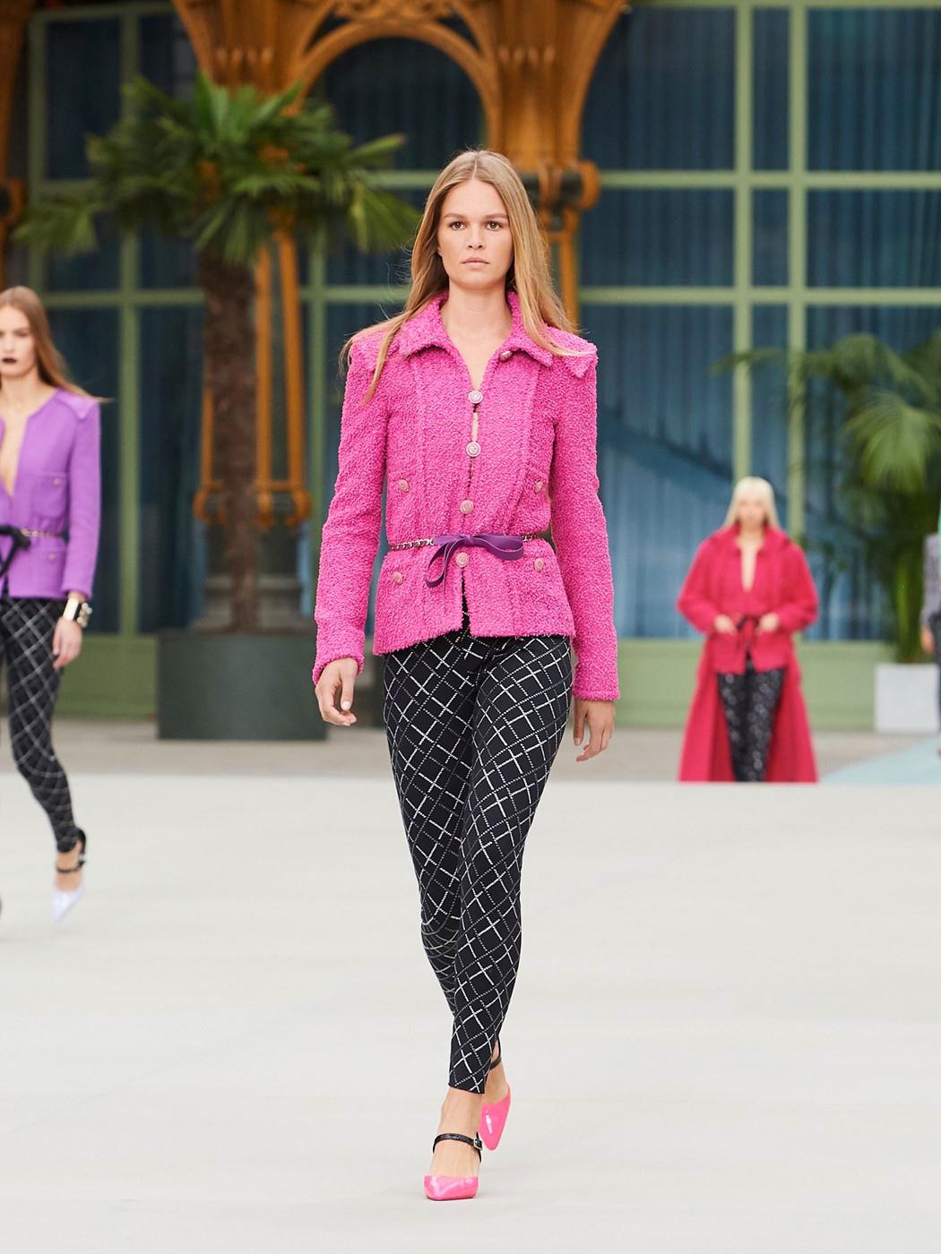 Chanel Iconic Vittoria Ceretti Stil Fuchsia Tweed Jacke 38 FR im Angebot 2