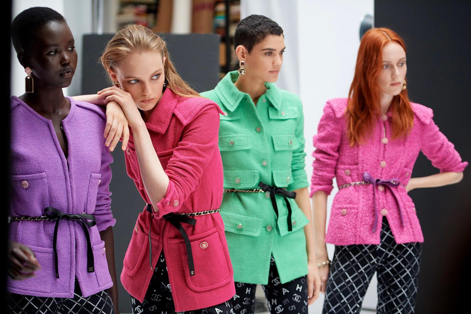 Chanel Iconic Vittoria Ceretti Stil Fuchsia Tweed Jacke 38 FR im Angebot 3