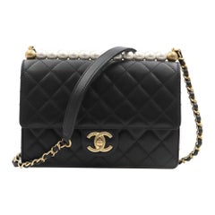 Chanel Imitation schwarzes Ziegenleder Perlen & Gold-Ton Metall Klappe Tasche AS0584