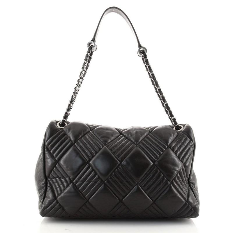 Chanel In and Out Flap Bag Gestepptes Lammfell Maxi (Schwarz)
