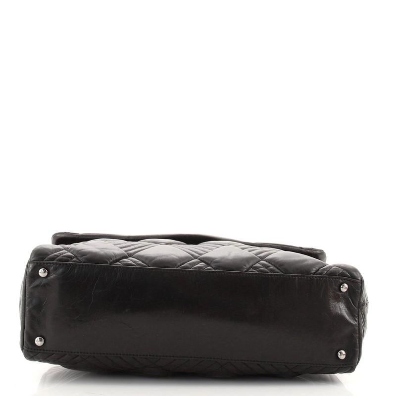 Chanel In and Out Flap Bag Gestepptes Lammfell Maxi im Zustand „Gut“ in NY, NY