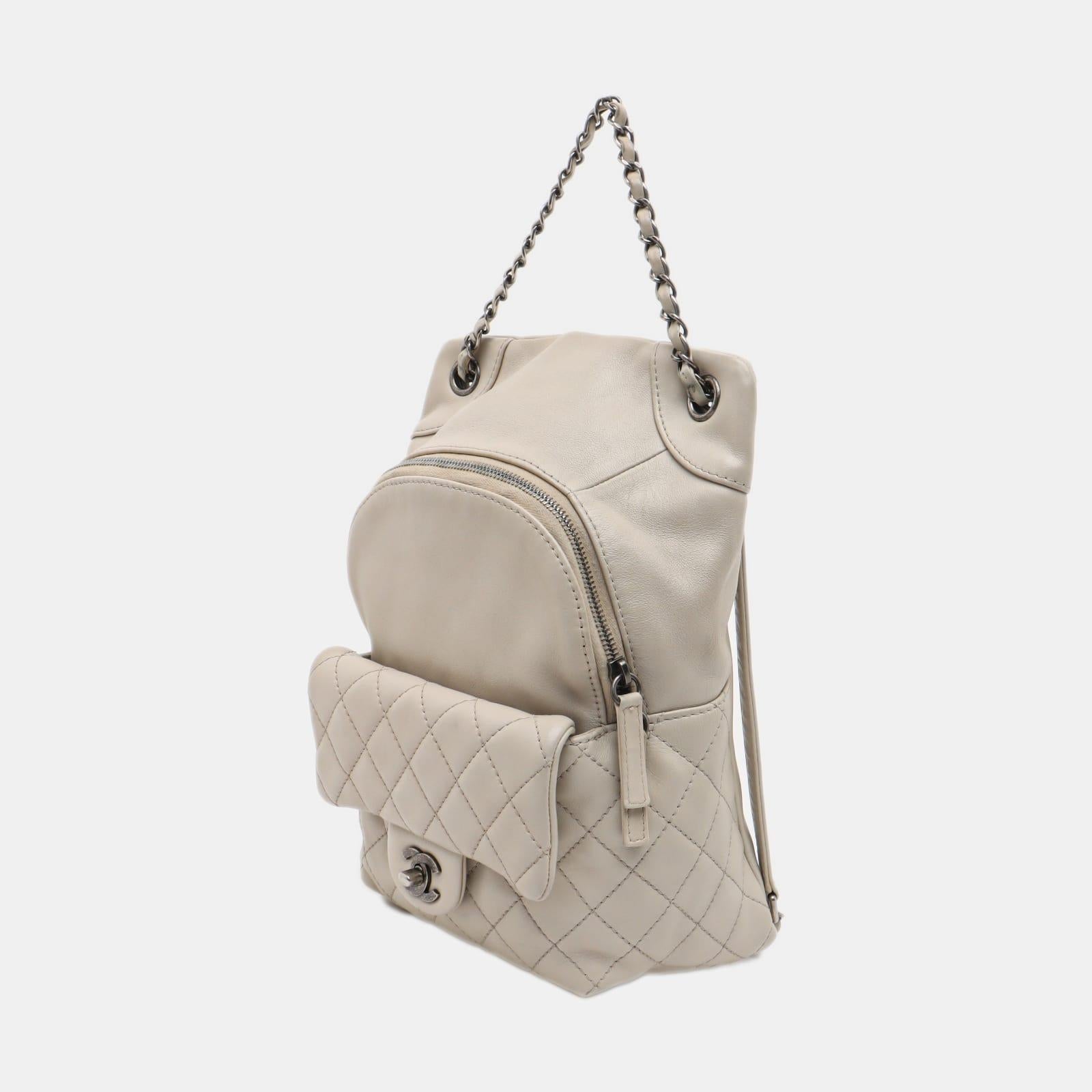 Chanel In Seoul Backpack Chalk White Calfskin Leather, 2015-2016 In Good Condition In AUBERVILLIERS, FR