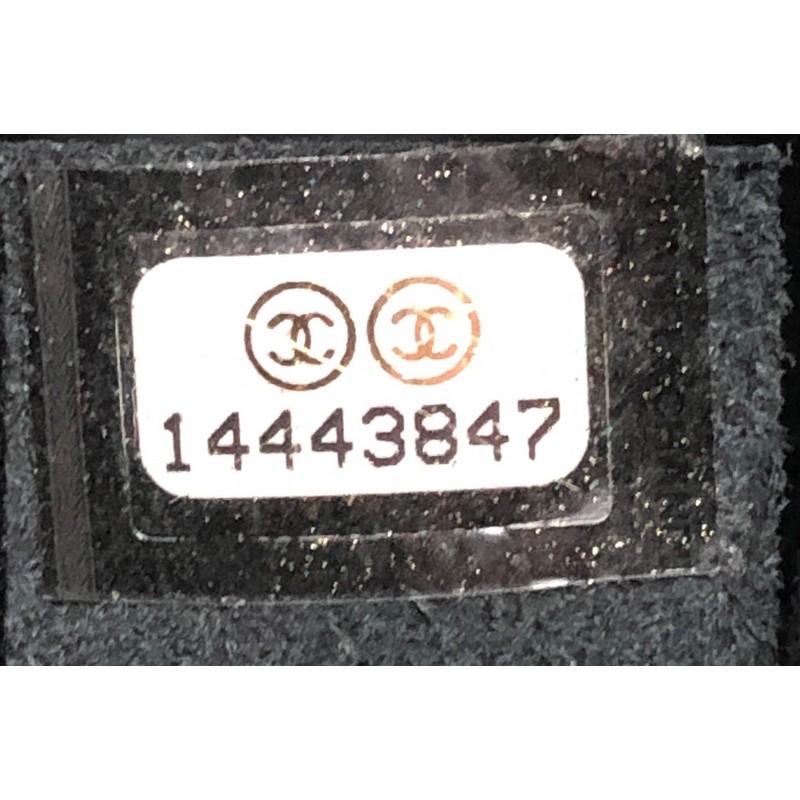 Chanel In The Business Kameratasche gesteppt Patent Vinyl groß 1