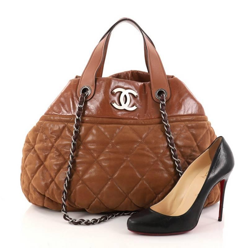 This authentic Chanel In The Mix Tote Quilted Iridescent Calfskin Large is a clever creation by Chanel. Crafted from brown quilted iridescent calfskin leather, this gorgeous bag features dual flat leather handles, dual woven-in leather chain straps,