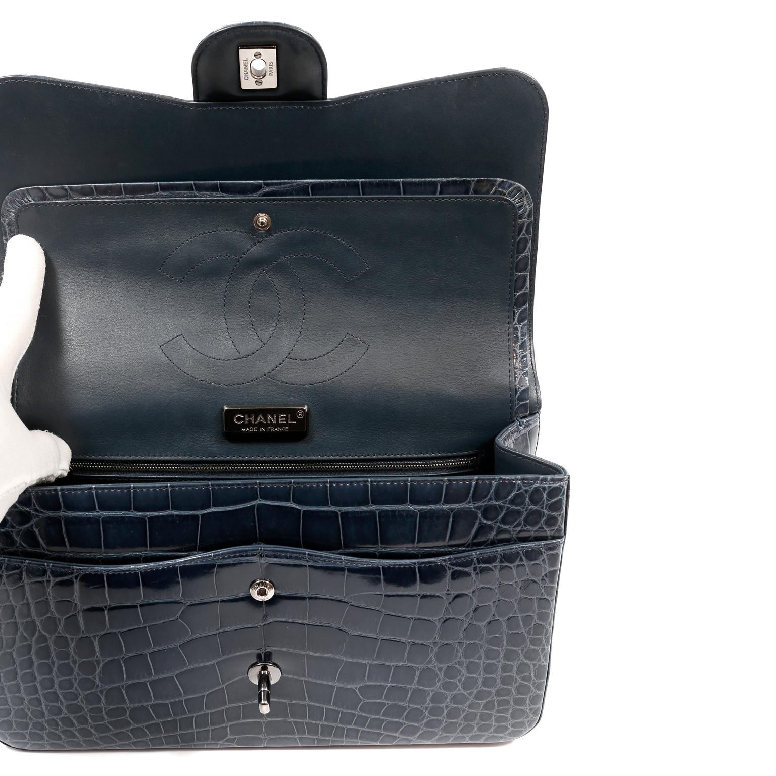 Borsa Chanel Jumbo Classic con doppia patta in alligatore blu indaco In condizioni ottime a Palm Beach, FL