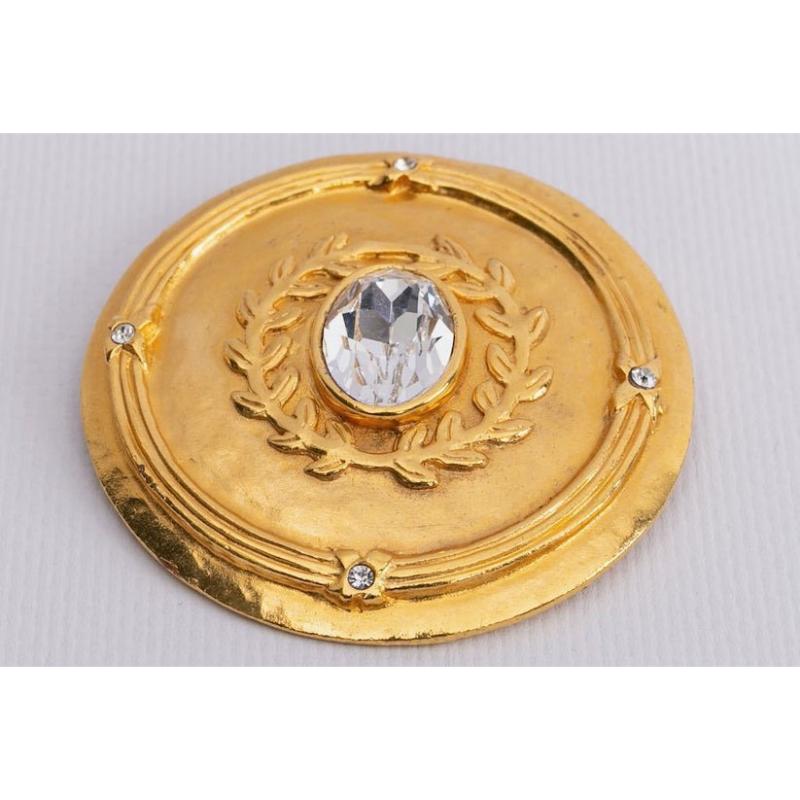 Women's Chanel Ines De La Fressange Gilded Metal Brooch For Sale