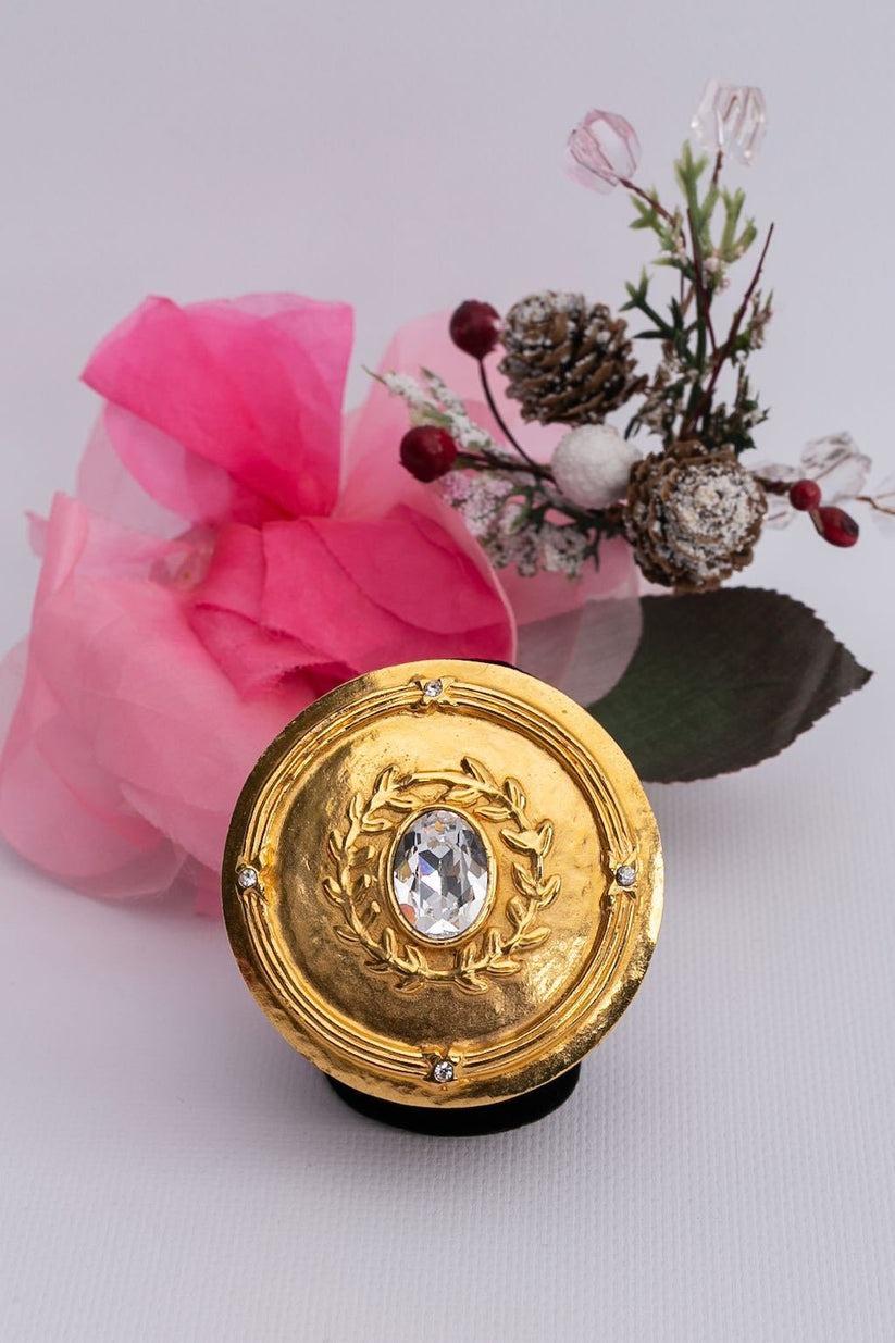 Chanel Ines De La Fressange Gilded Metal Brooch For Sale 4