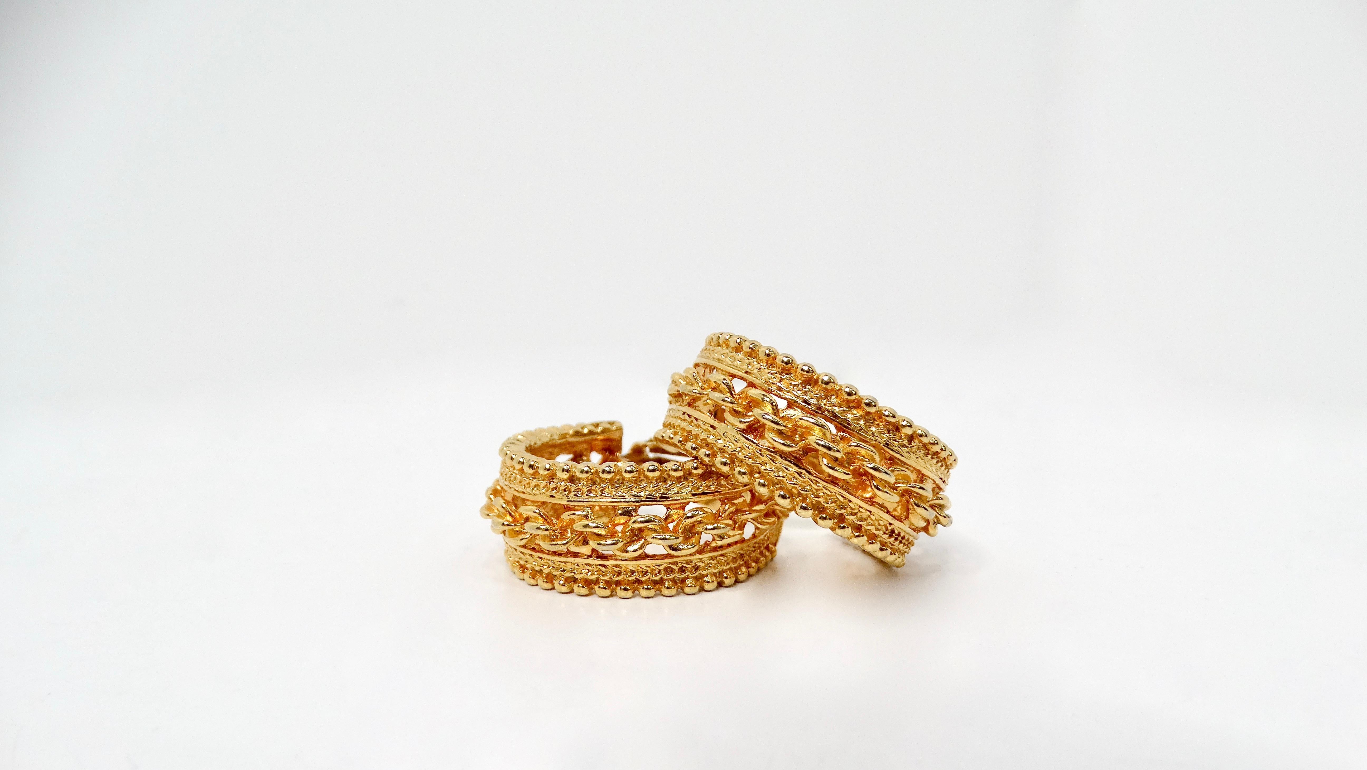 Elevate your accessory game with the stunning Gold-Tone Braided Chain Detailed Clip-On Hoop Earrings. These earrings seamlessly blend elegance and modernity, featuring an intricate braided chain design that catches the light beautifully, adding a