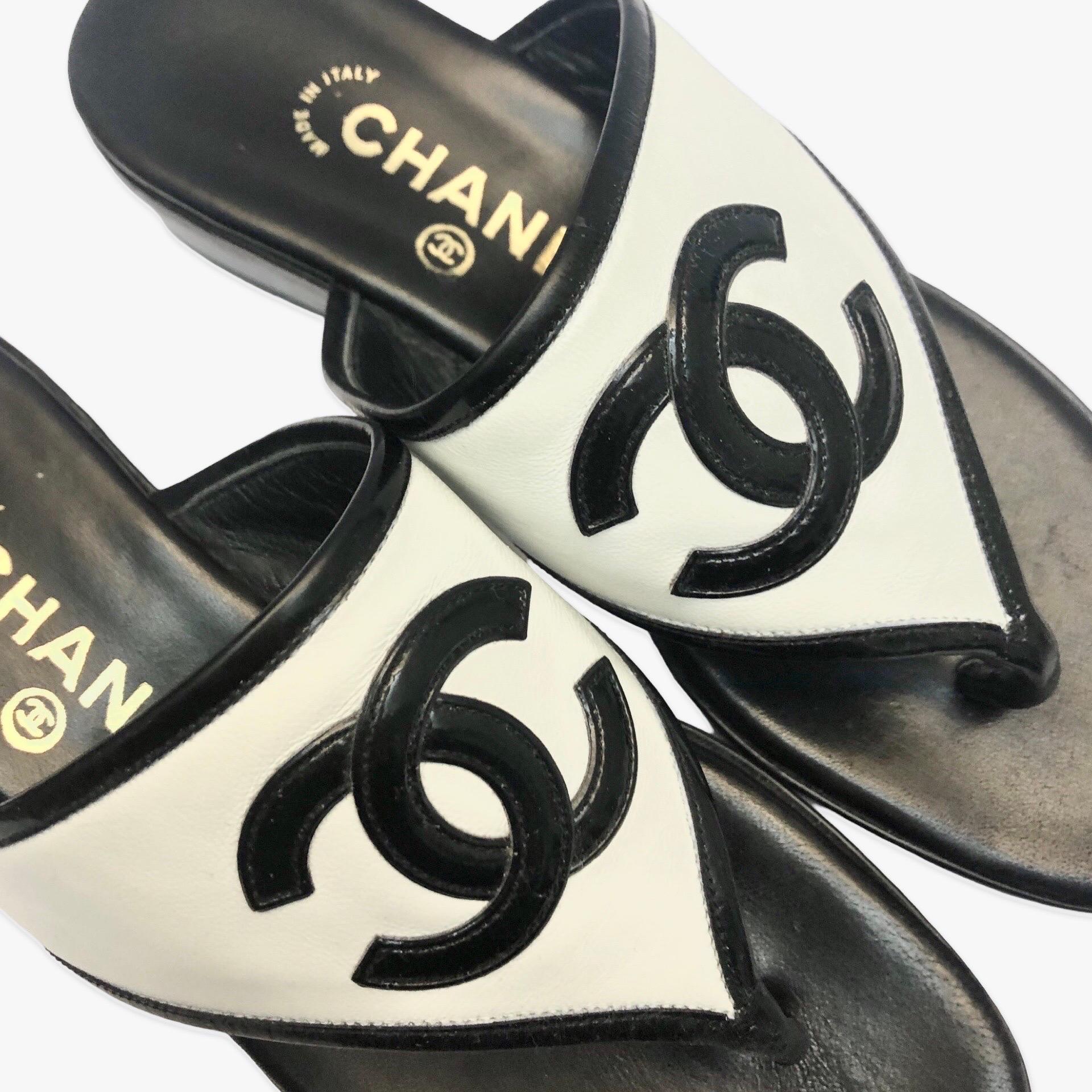 Chanel interlocking CC black and white sandals In Good Condition In Sheung Wan, HK