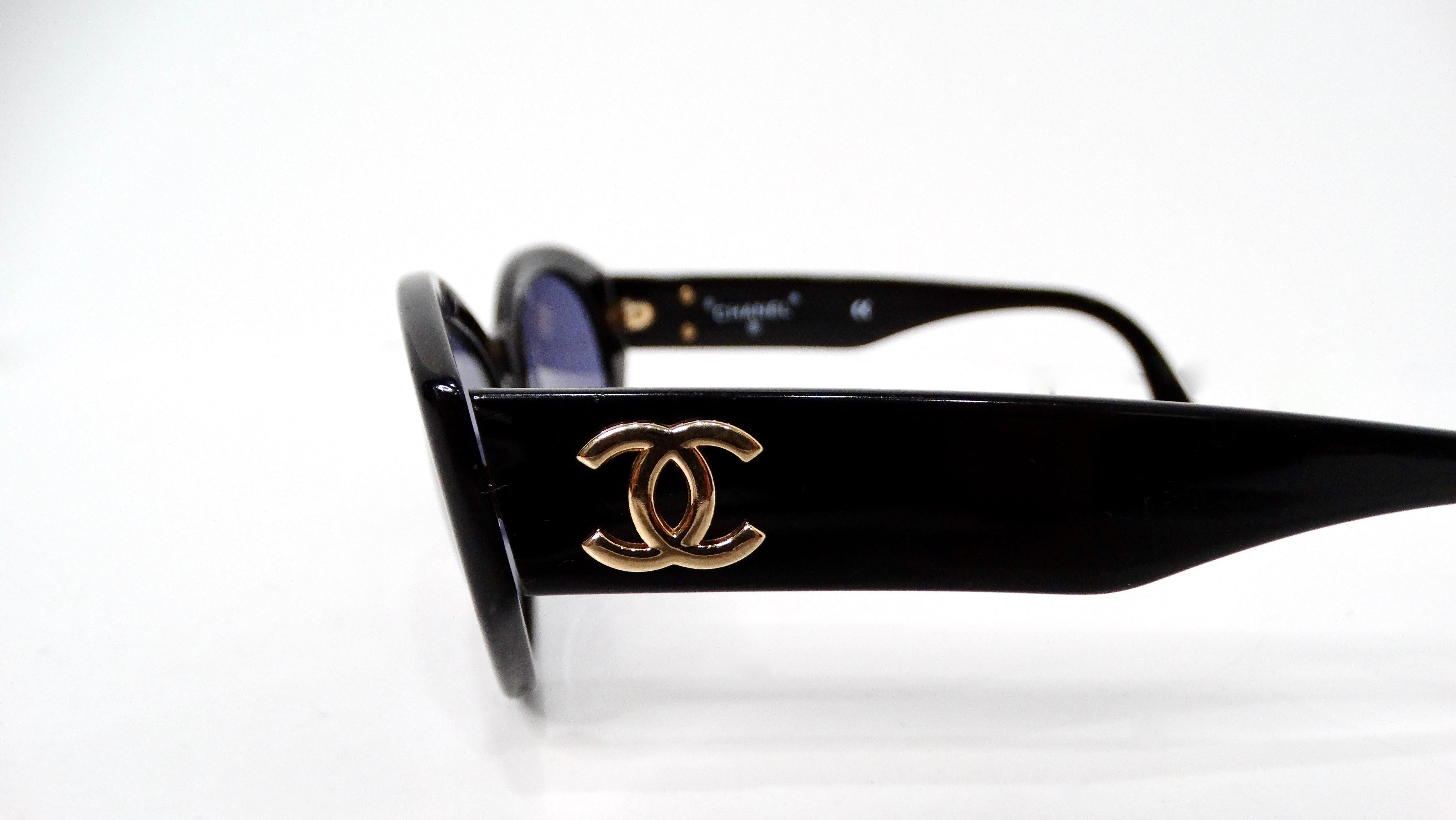 Women's Chanel Interlocking CC Black Oval Frame Purple Tinted Sunglasses circa 1990s For Sale