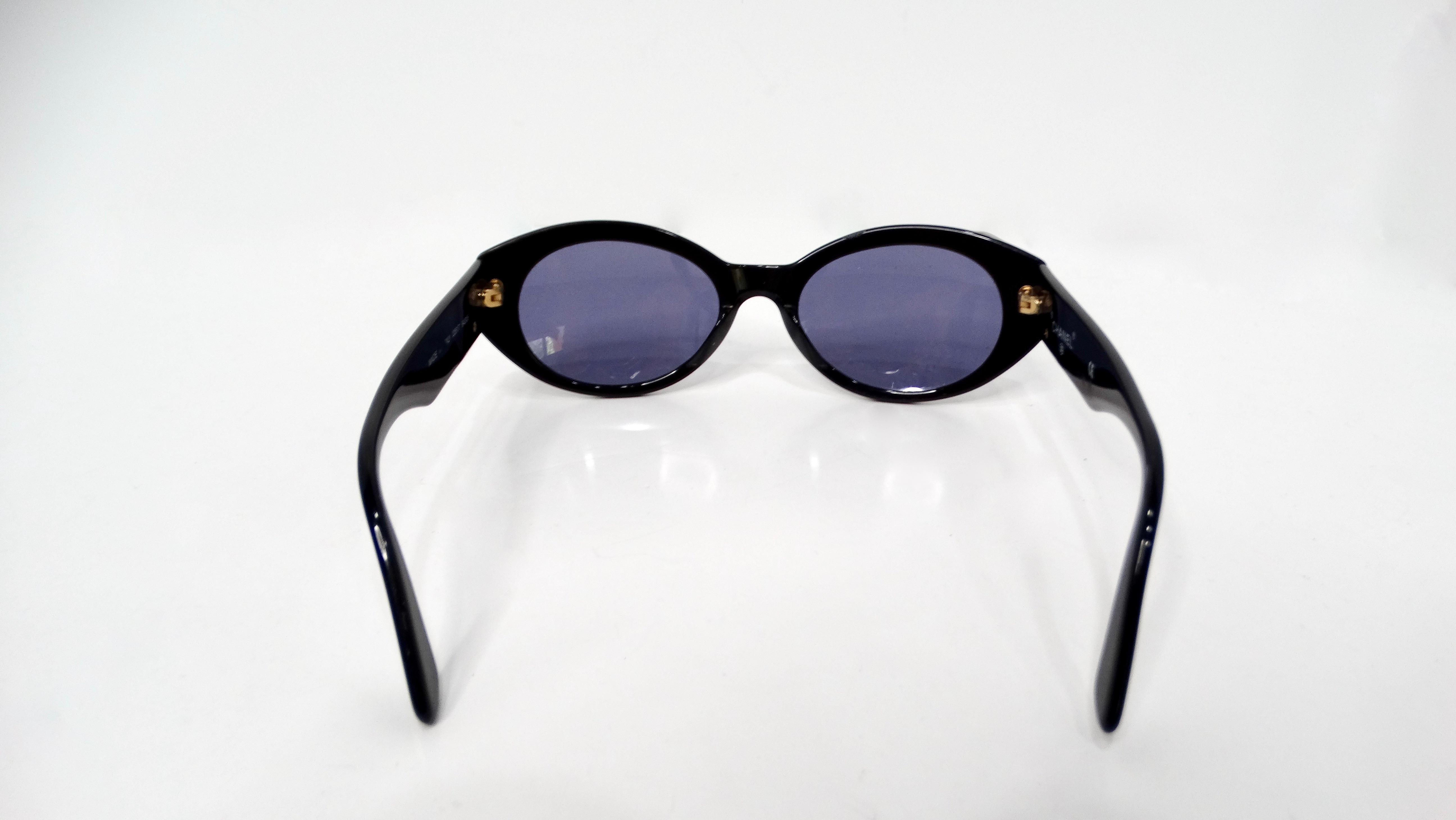 Chanel Interlocking CC Black Oval Frame Purple Tinted Sunglasses circa 1990s For Sale 1