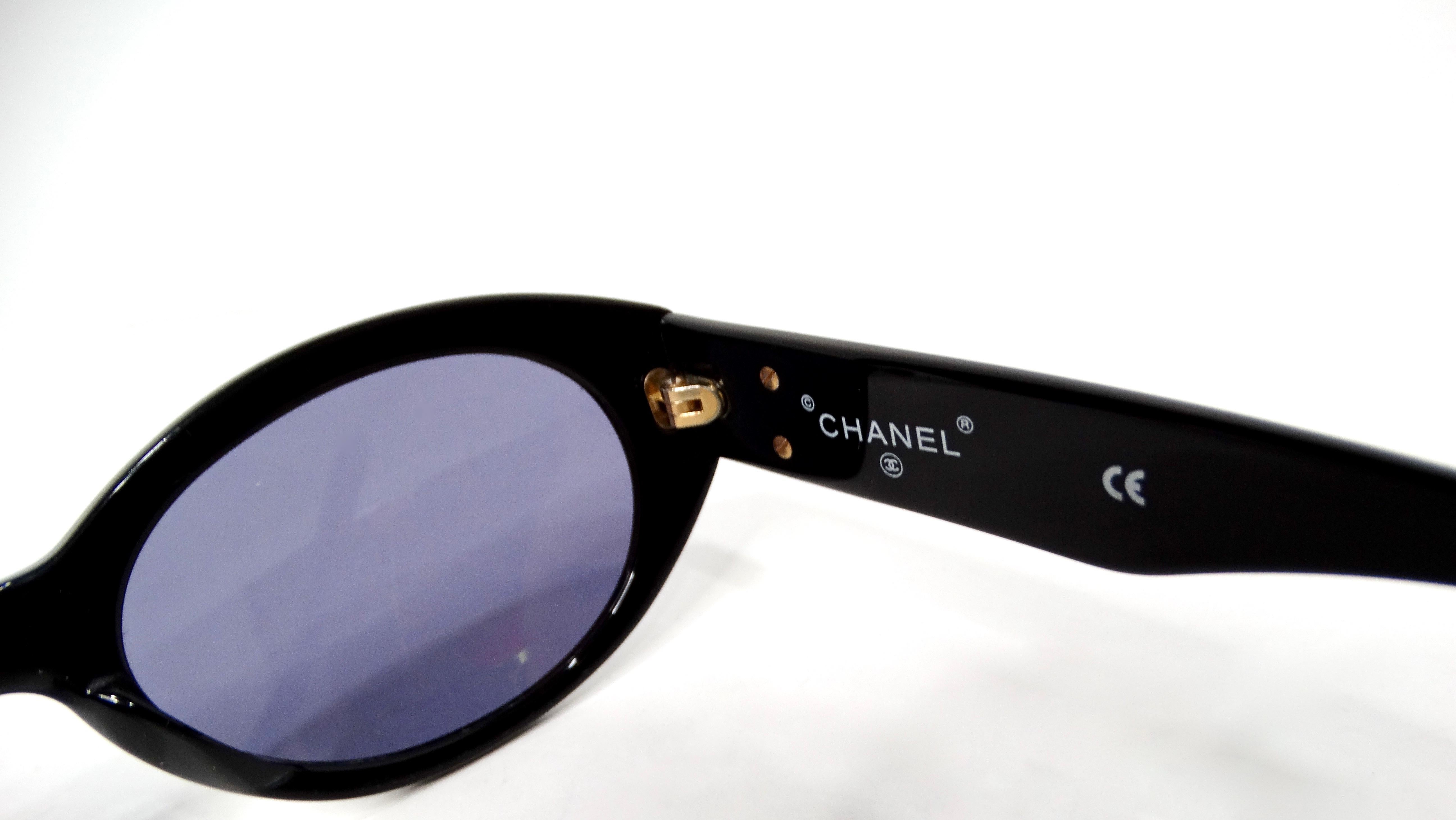 Chanel Interlocking CC Black Oval Frame Purple Tinted Sunglasses circa 1990s For Sale 3