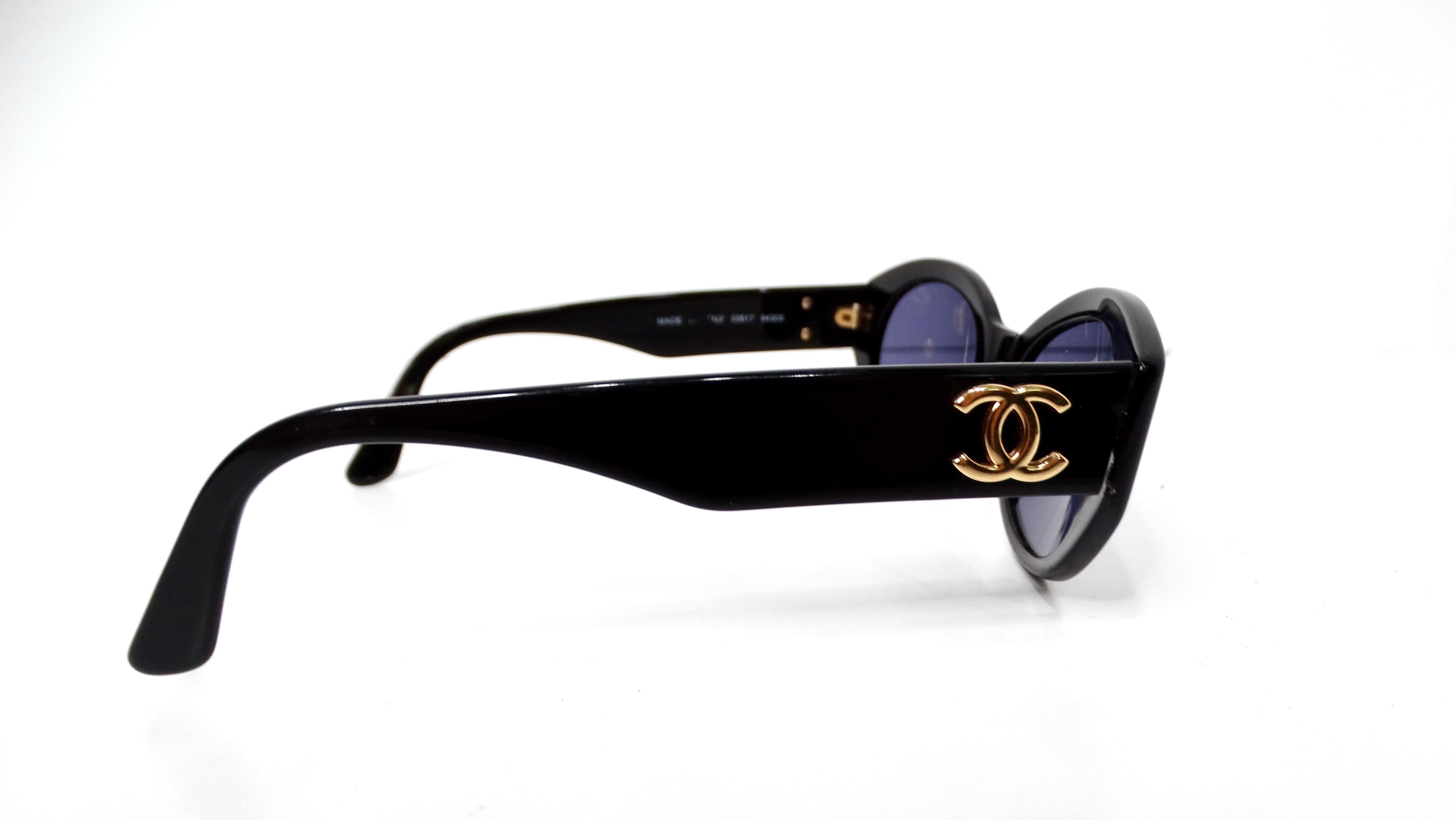 Chanel Interlocking CC Black Oval Frame Purple Tinted Sunglasses circa 1990s For Sale 4