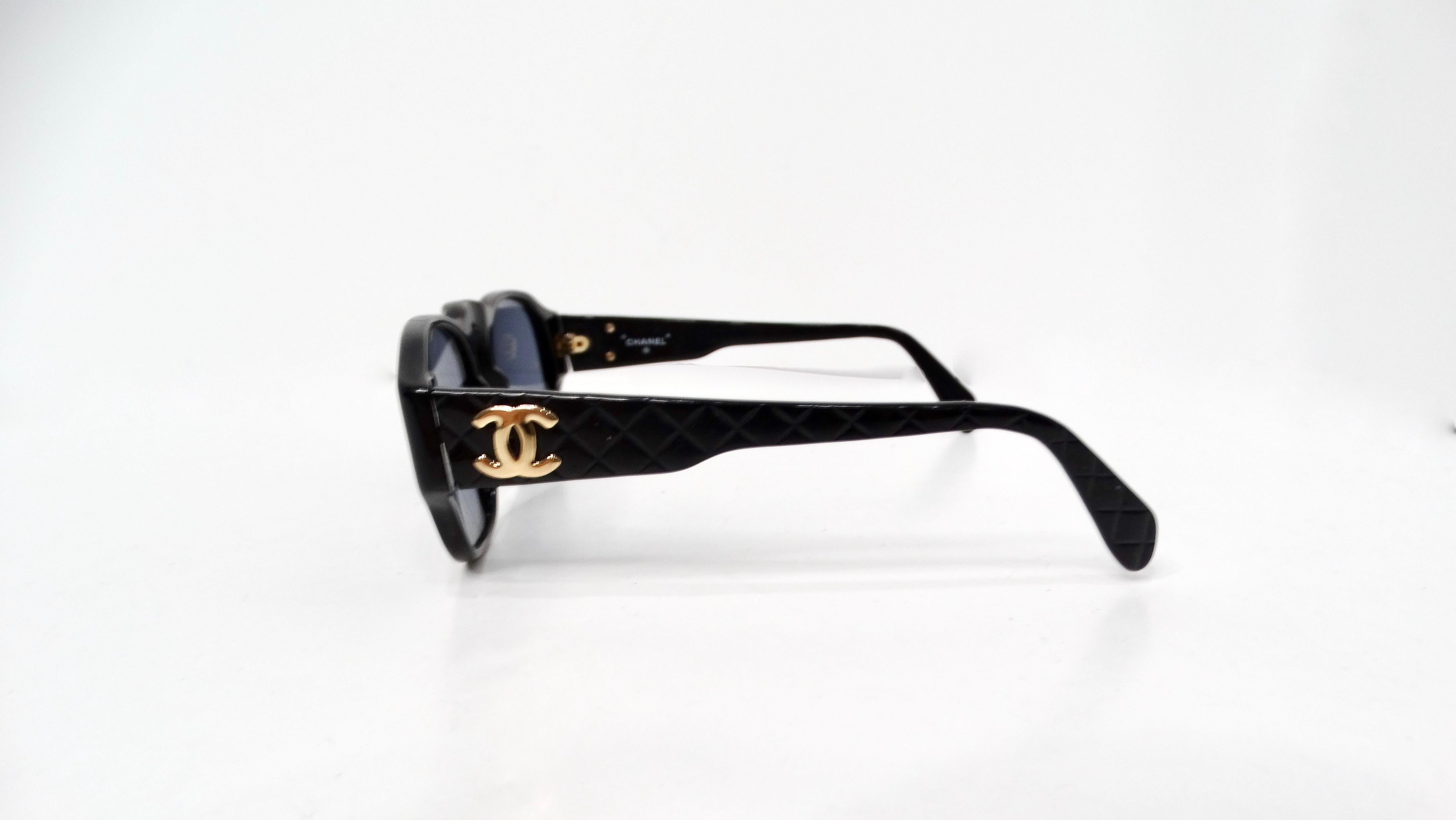Chanel Interlocking CC Black Square Framed Quilted Sunglasses circa Y2K In Fair Condition For Sale In Scottsdale, AZ
