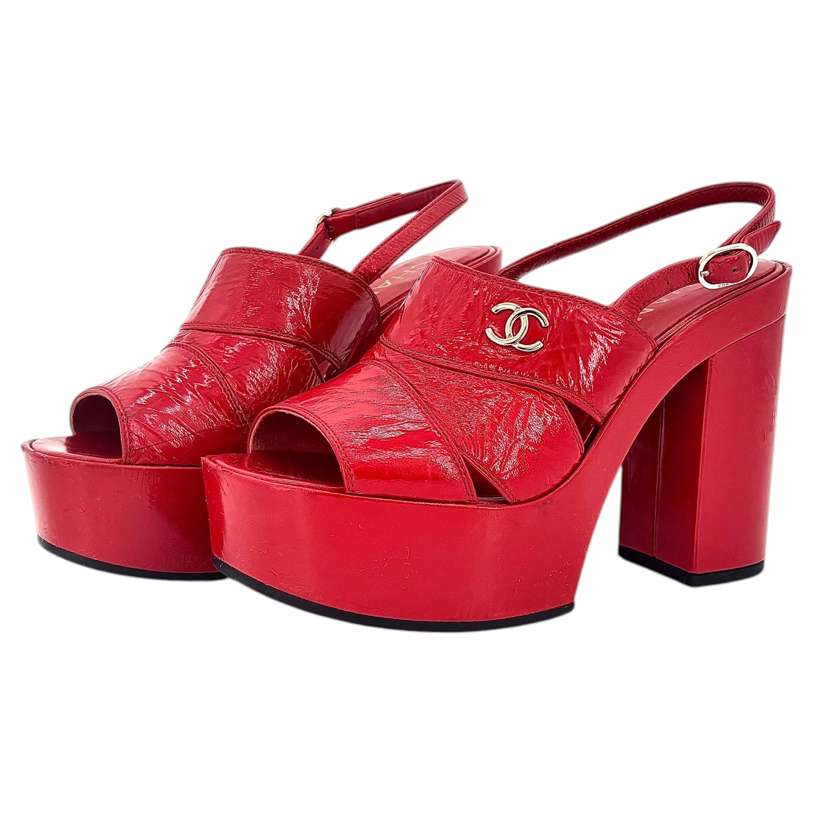 Chanel Interlocking CC Knitterpatent Lammfell Rot Plateausandalen 37