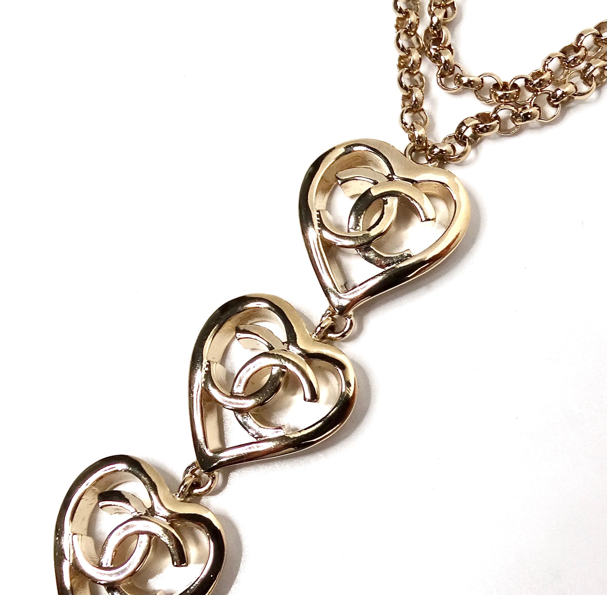 Chanel Pulsera O Tobillera De Eslabones Corazón CC Entrelazados 2022 en Bueno estado para la venta en Scottsdale, AZ