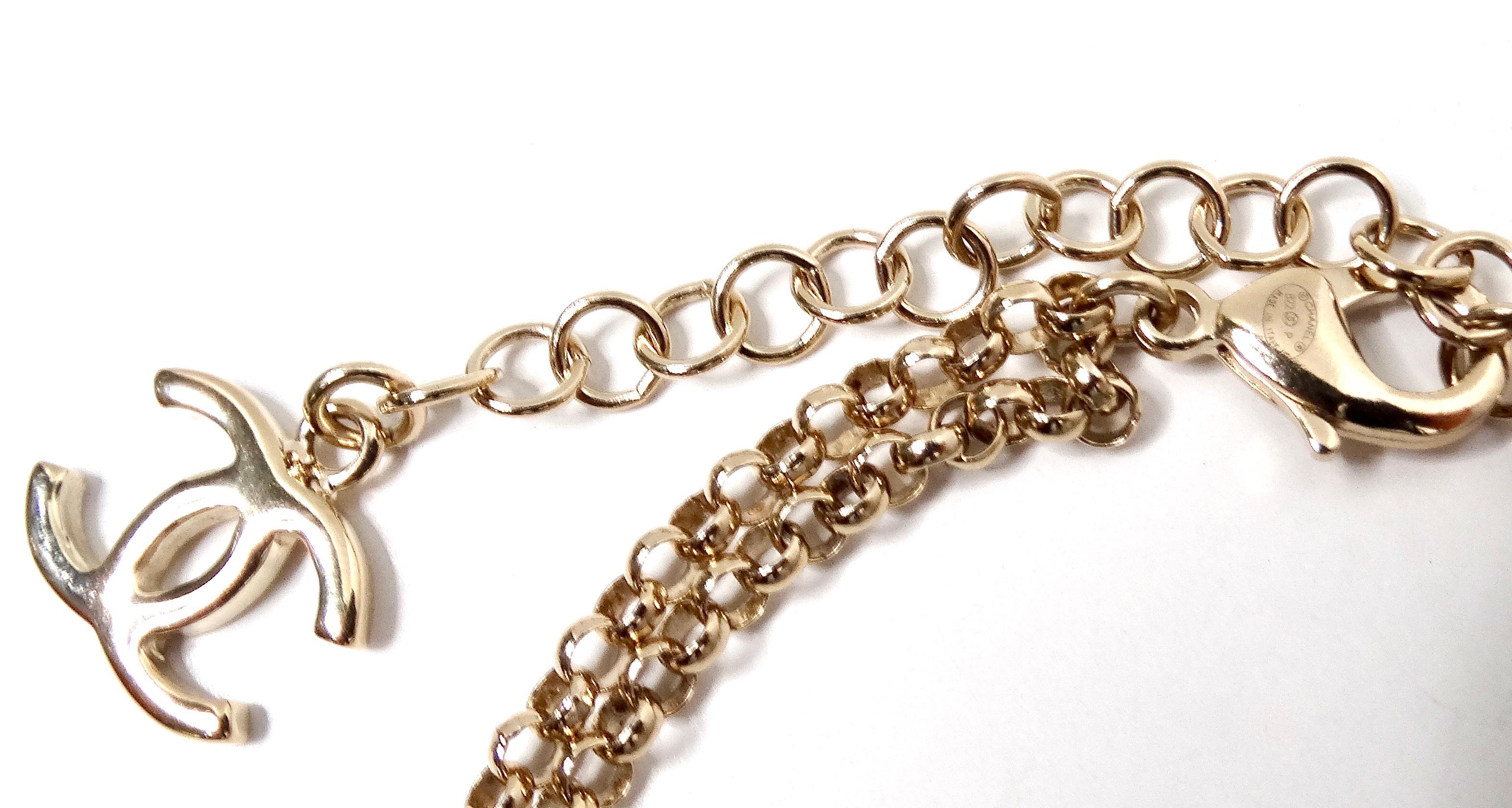 De las mujeres Chanel Pulsera O Tobillera De Eslabones Corazón CC Entrelazados 2022 en venta