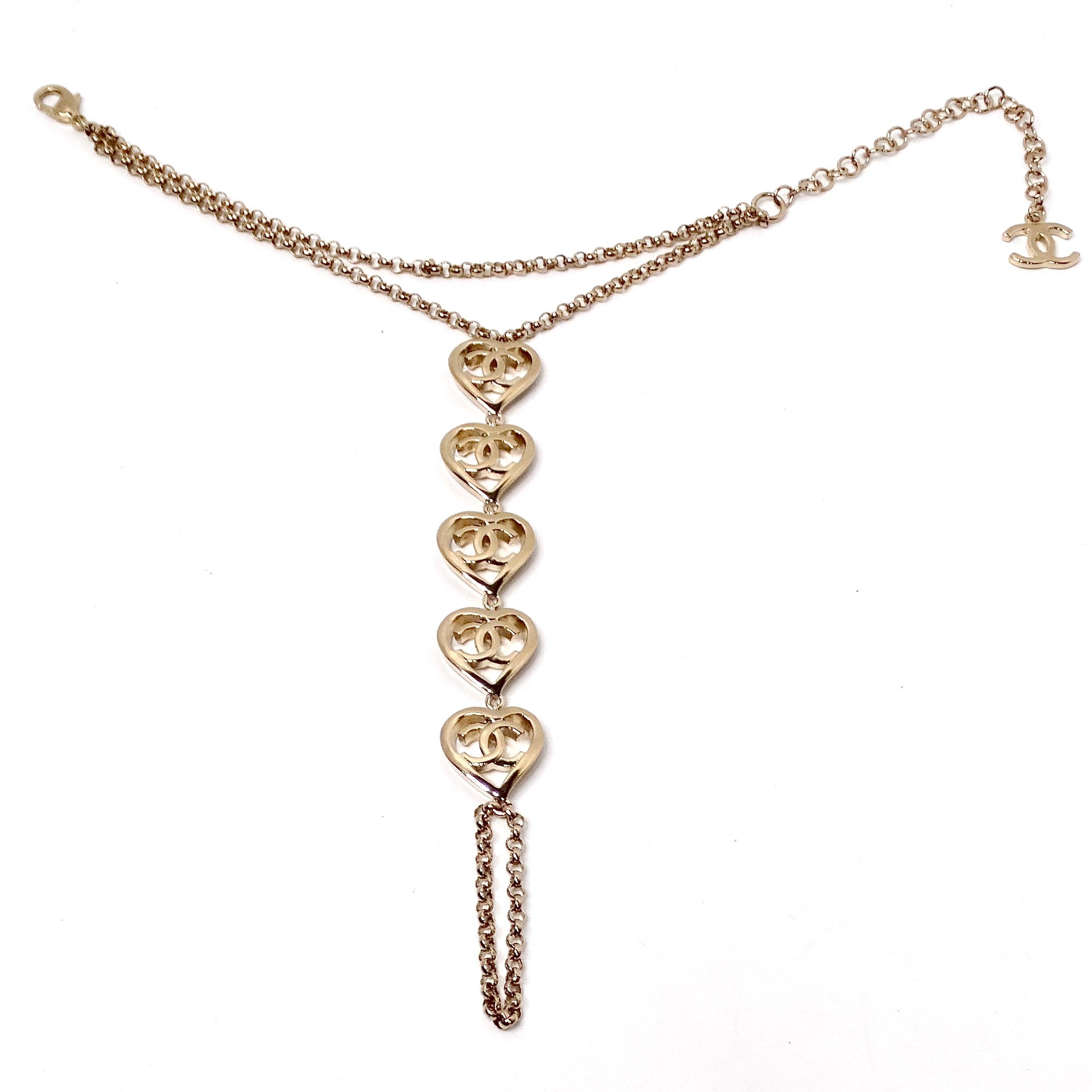 Chanel Pulsera O Tobillera De Eslabones Corazón CC Entrelazados 2022 en venta 1