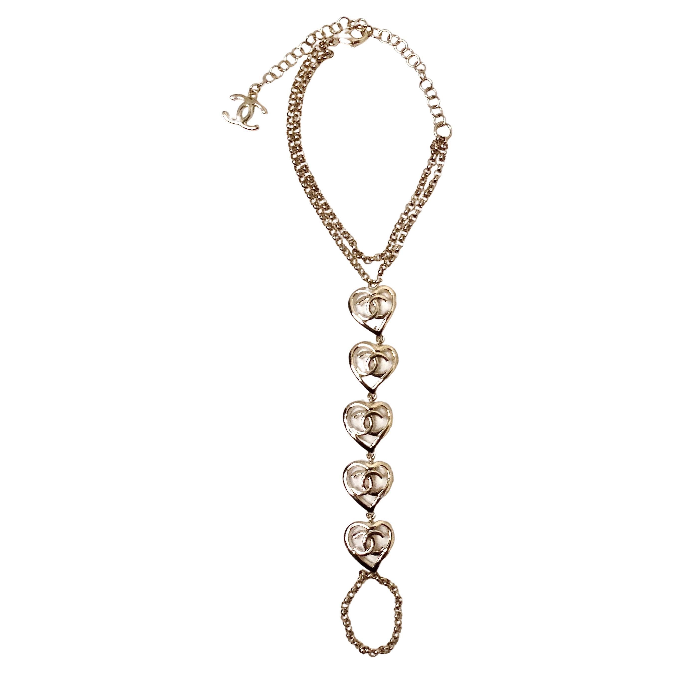 Chanel Pulsera O Tobillera De Eslabones Corazón CC Entrelazados 2022 en venta