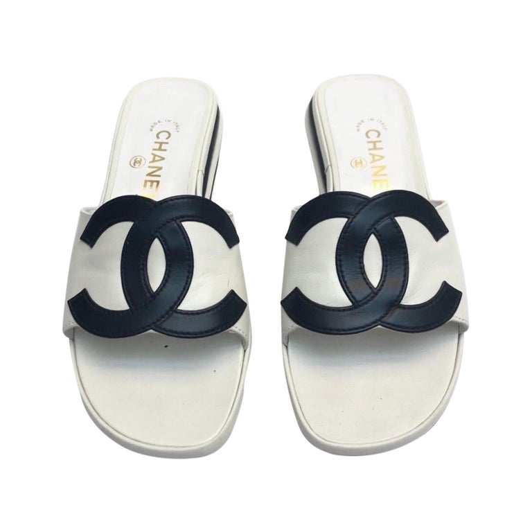 Chanel Interlocking CC logo black and white leather sandals For