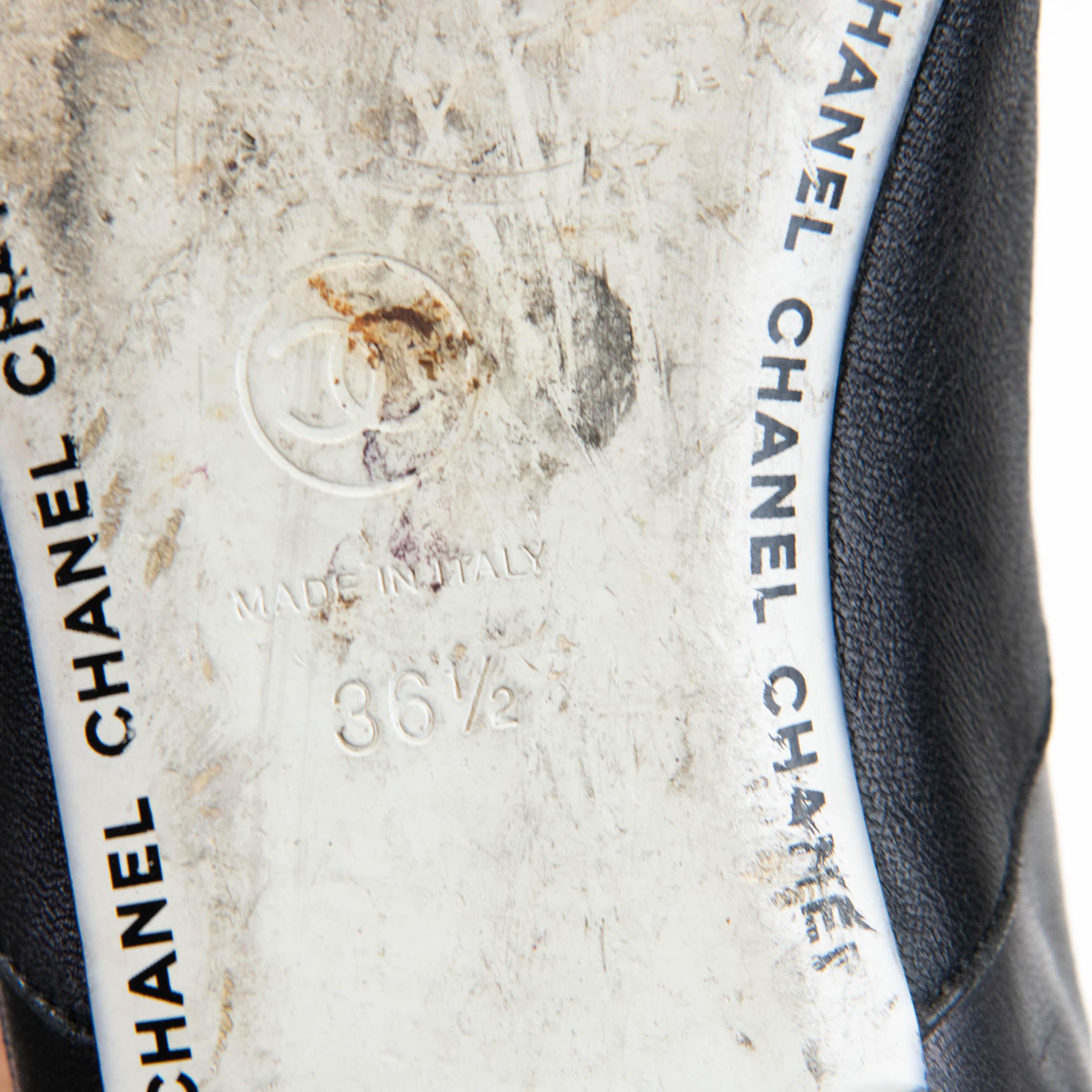 100% Authentic

Chanel Leather Knee-High Riding Boots
By Karl Lagerfeld
Black
Interlocking CC Logo
Round-Toes
Exposed Zip Closure at Sides
Shaft:;17.75