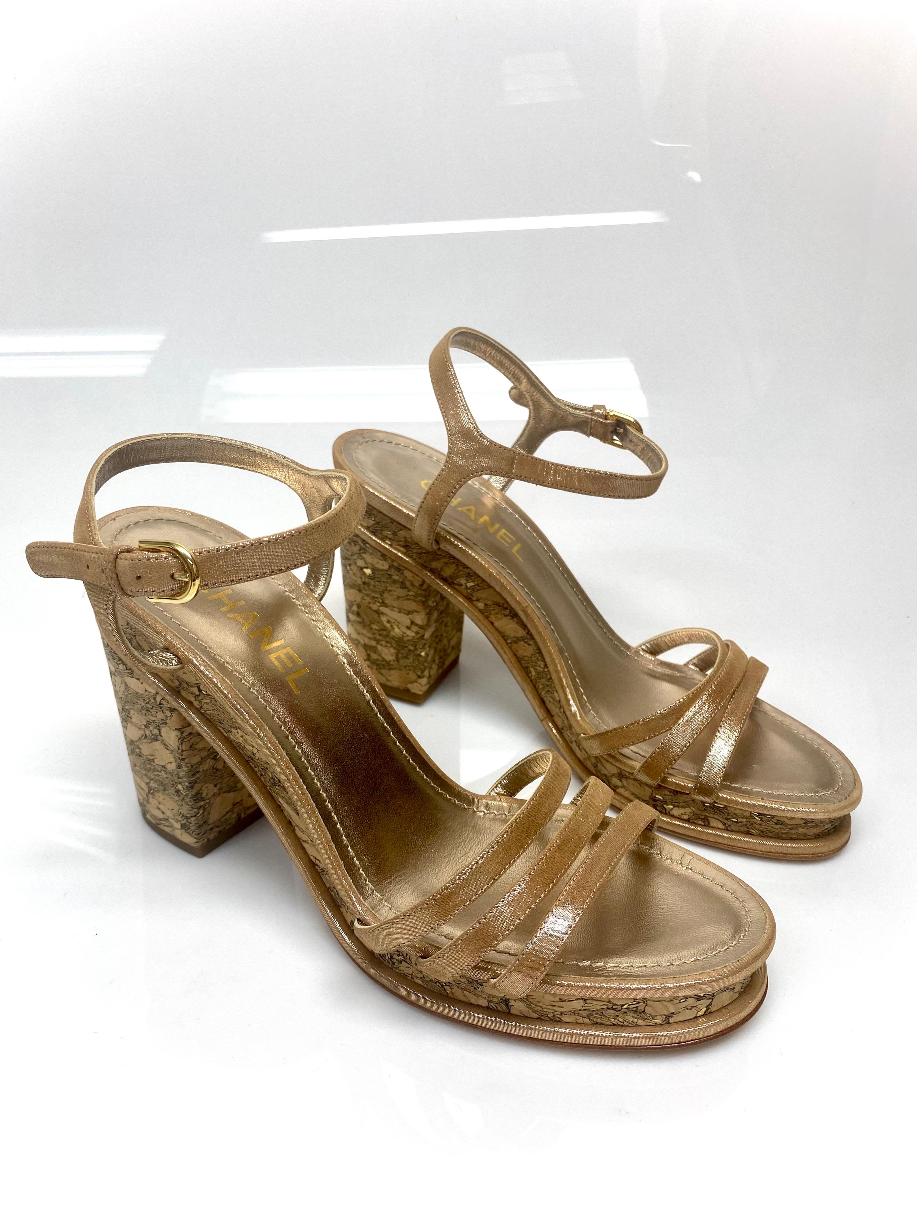 Chanel Interlocking CC logo Copper Cork Platform Heel Sandals - 40.5 These stunning Chanel copper sandals will add a touch of luxury to any outfit. They feature golden flecks throughout the heel of the shoe and the famous interlocking CC on the back