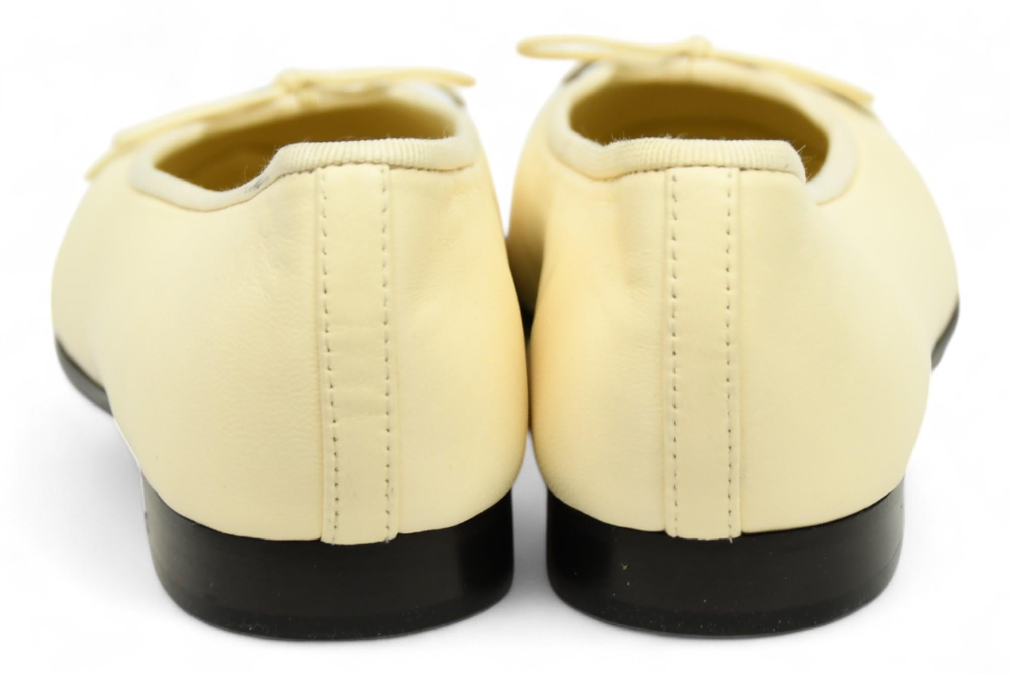 Women's Chanel Interlocking CC Logo Lambskin Ballet Flats Yellow& Navy US 36.5 For Sale