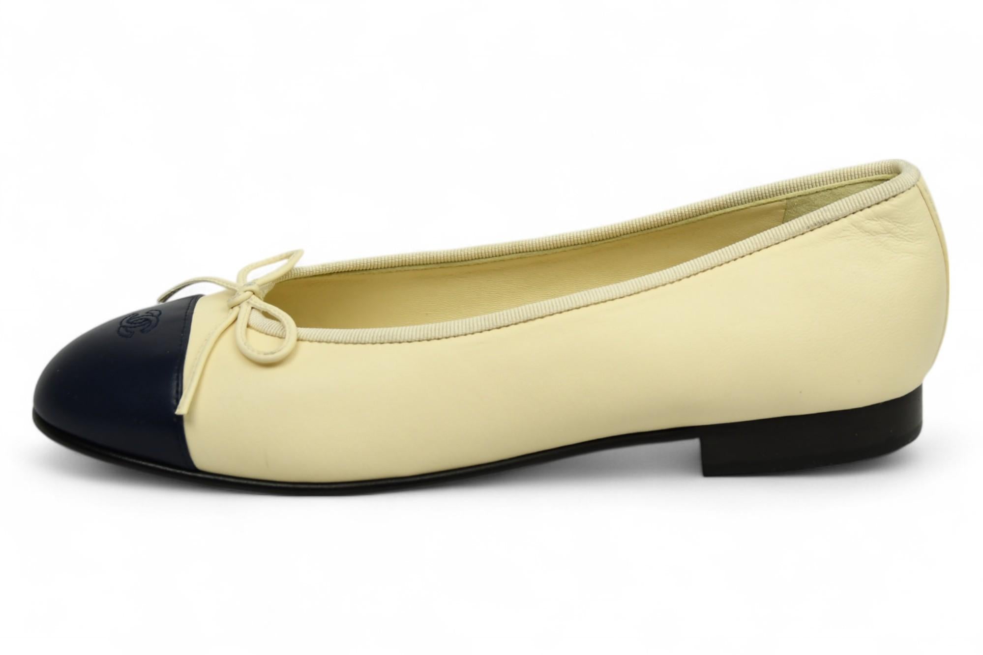 Chanel Interlocking CC Logo Lambskin Ballet Flats Yellow& Navy US 36.5 For Sale 1
