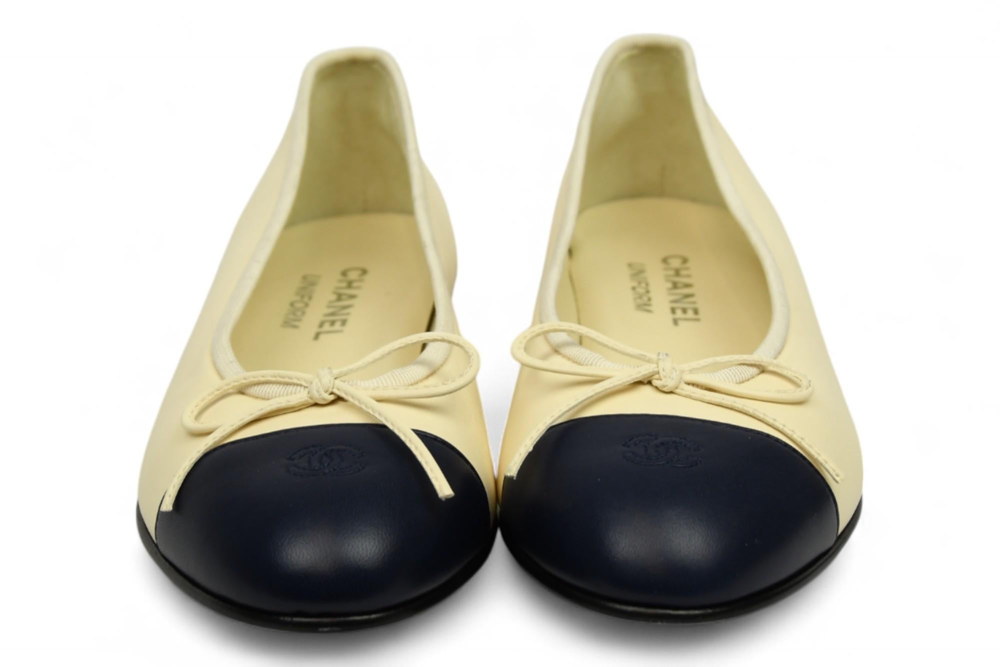 Chanel Interlocking CC Logo Lambskin Ballet Flats Yellow& Navy US 36.5 For Sale 2