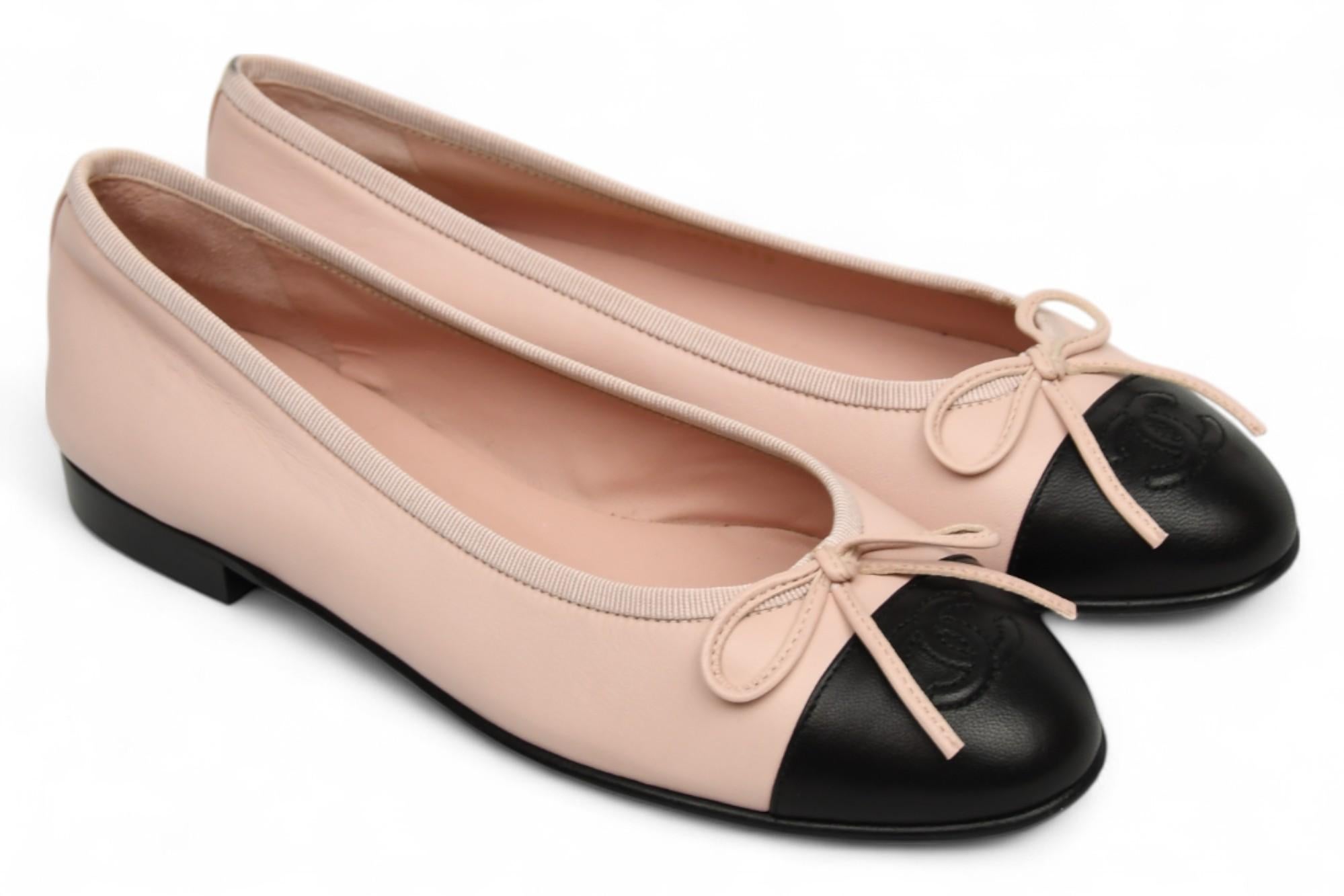 Chanel Interlocking CC Logo Leather Ballet Flats in Blush & Black

A timeless favorite from Chanel, these elegant ballet flats are crafted from smooth, supple leather in a soft blush hue, contrasted with a classic black cap toe. The tonal stitched