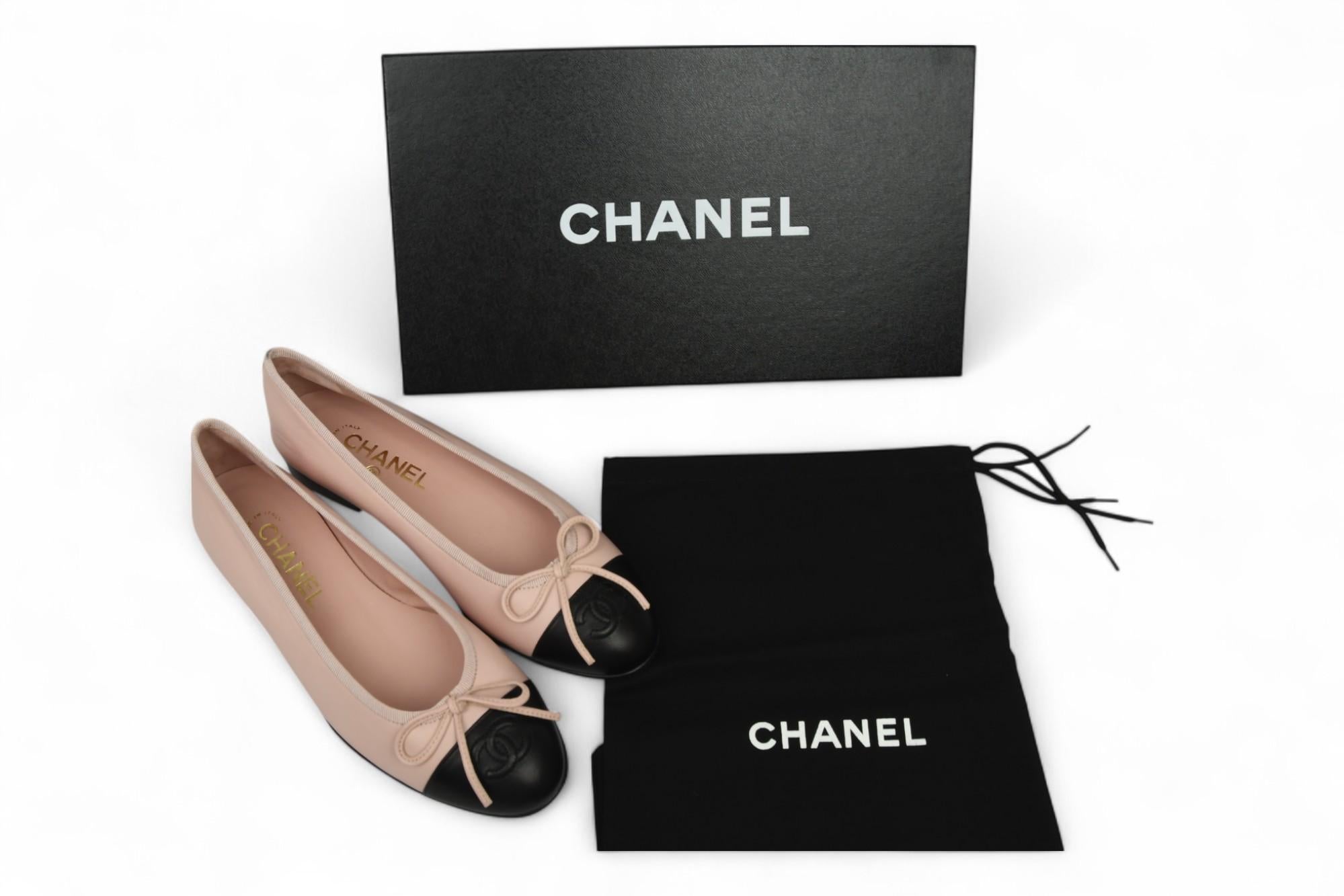 Chanel Interlocking CC Logo Leather Ballet Flats For Sale 3
