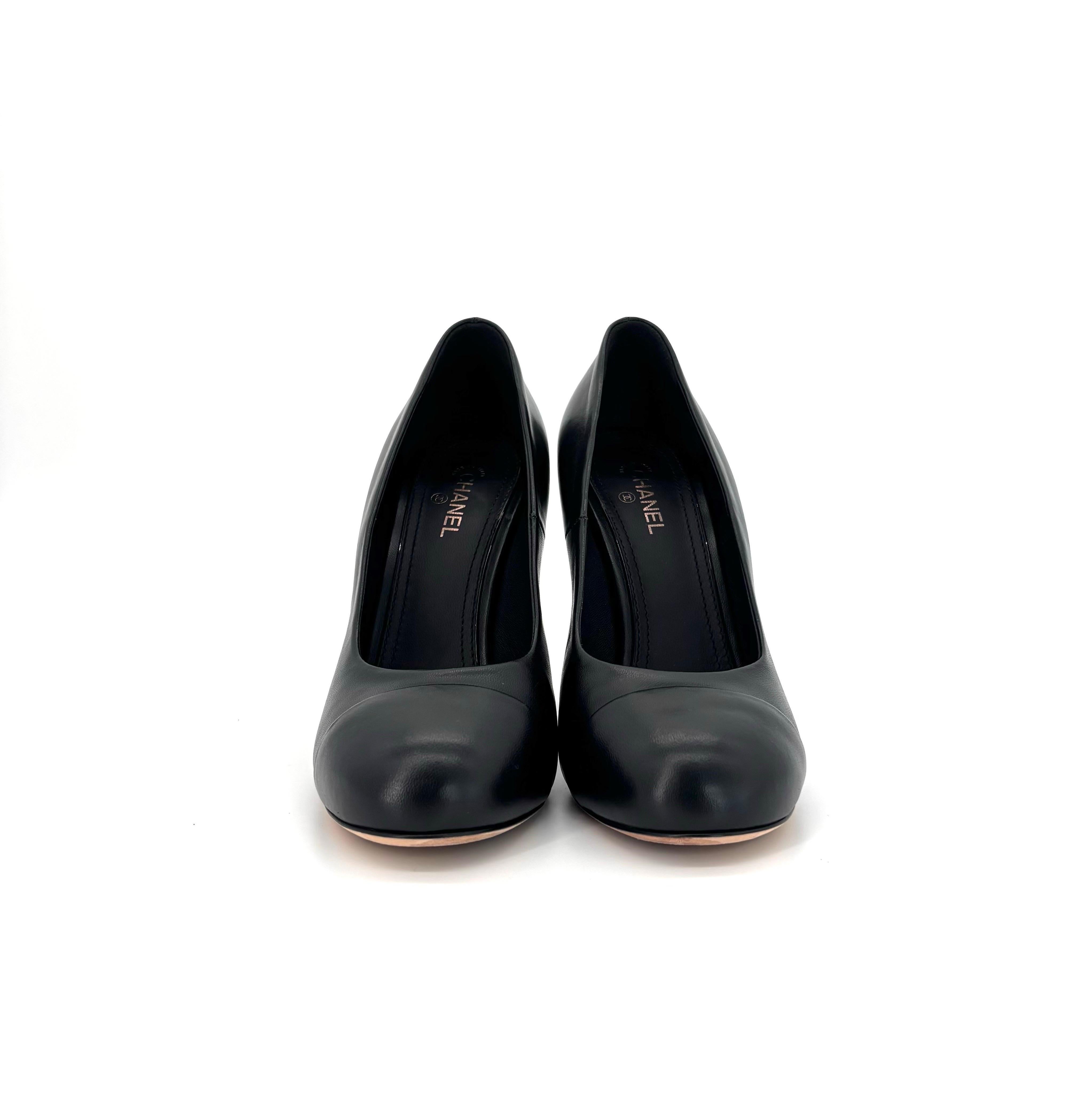 Chanel Interlocking CC Logo Perle Lammfell Cap Toe Pumps 38 Damen im Angebot