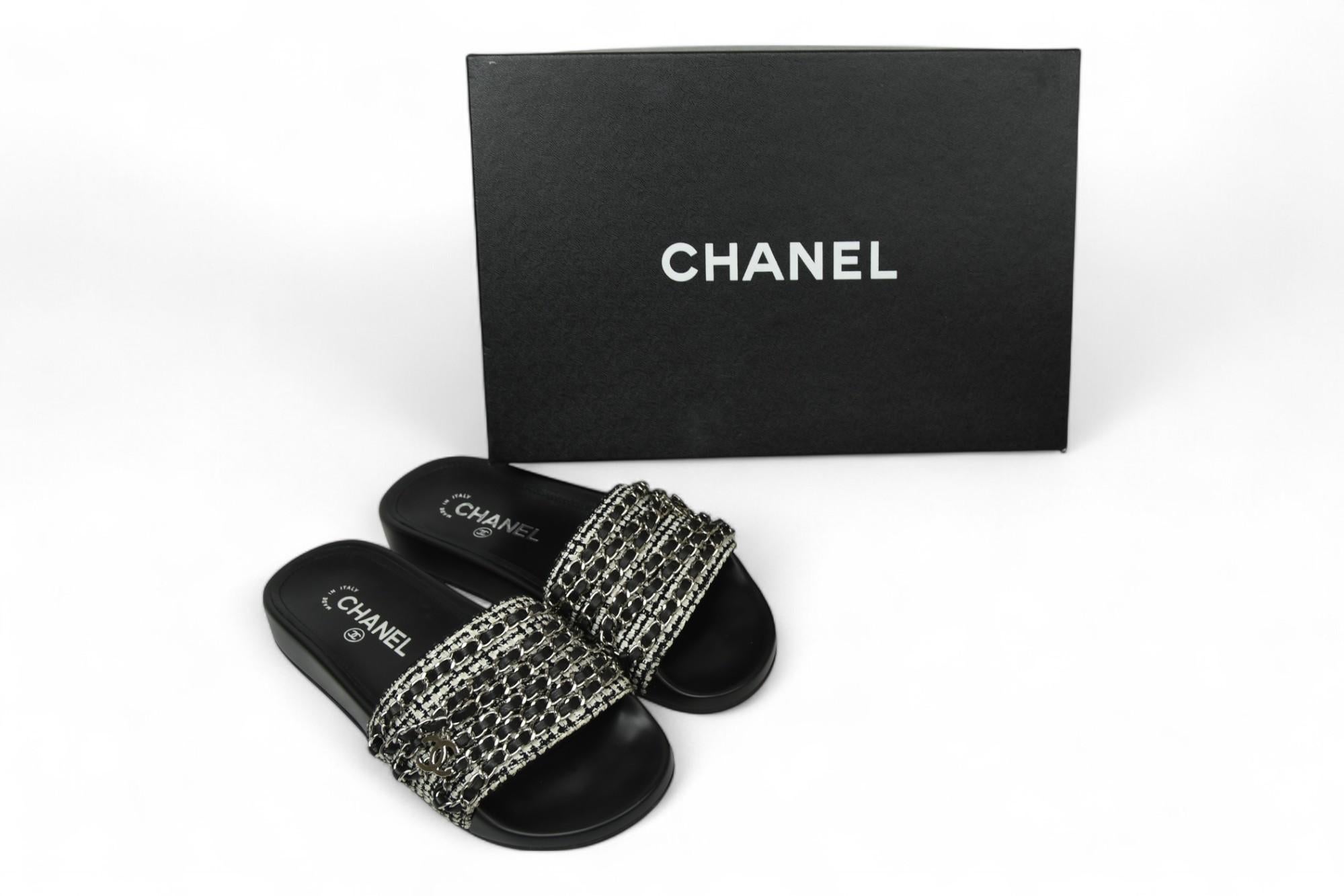 Chanel Interlocking CC Logo Tweed Slides Black For Sale 4