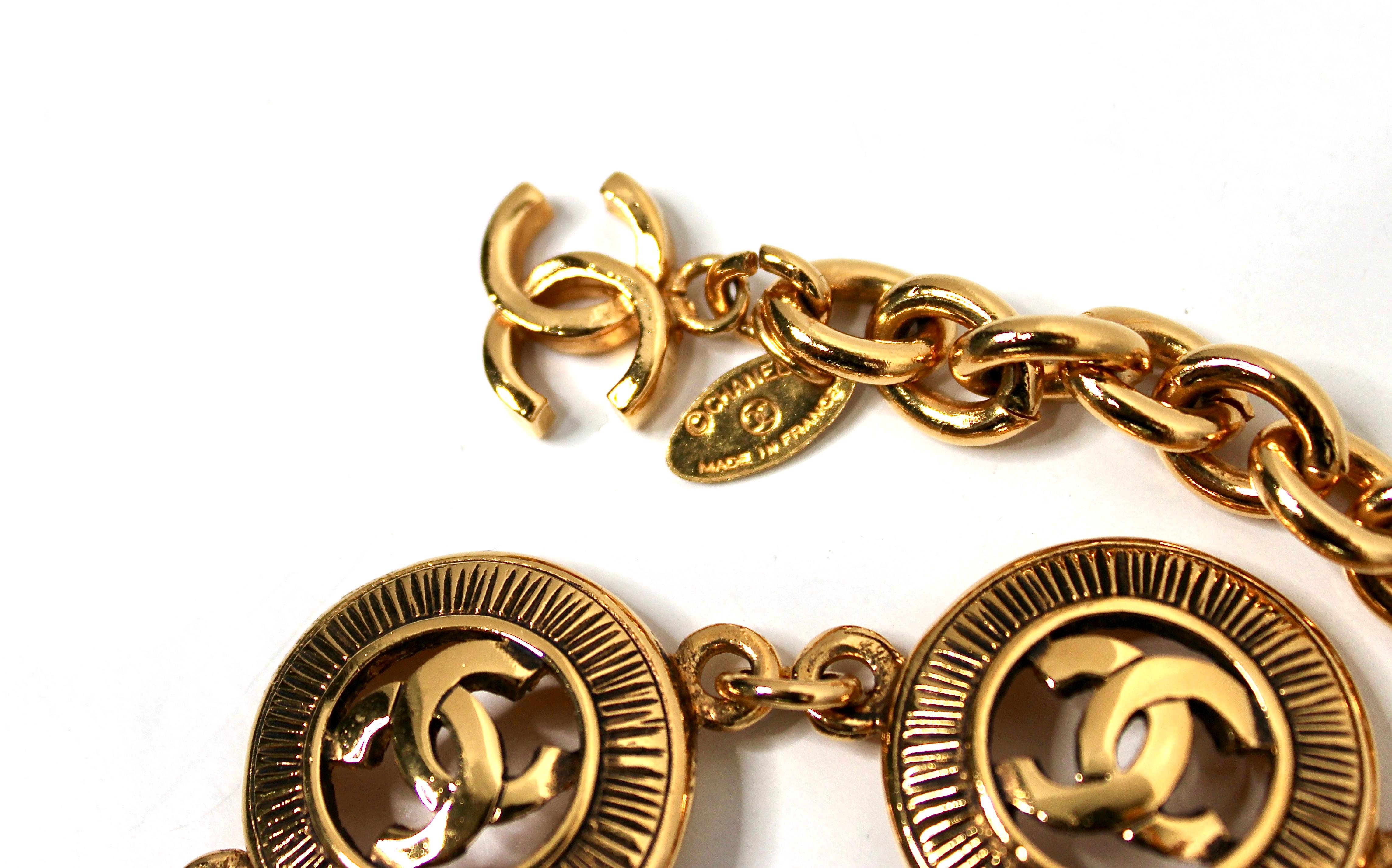 Chanel - Collier avec médaillon en forme de soleil CC, circa 1980 Pour femmes en vente