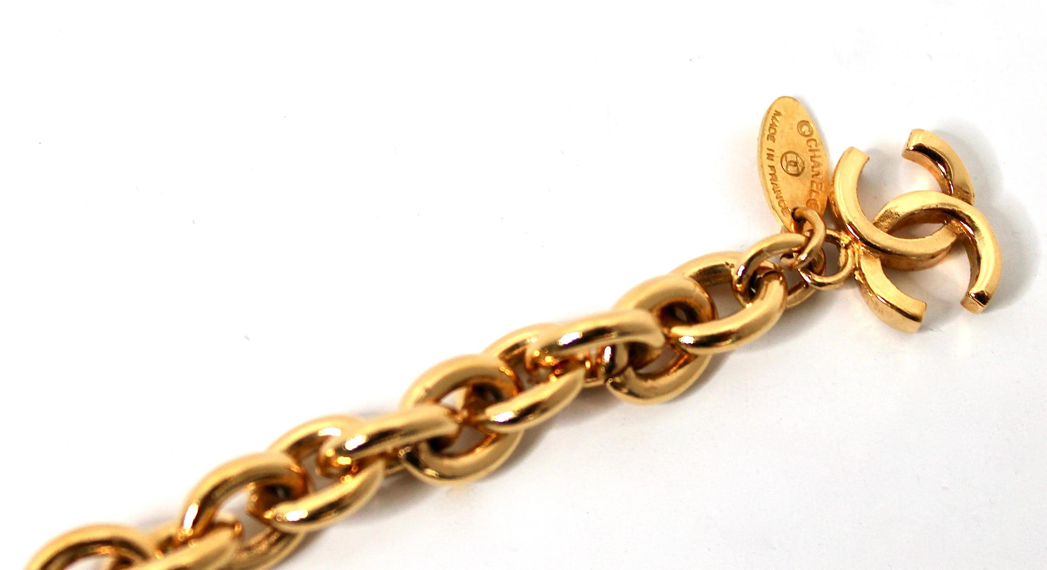 Chanel - Collier avec médaillon en forme de soleil CC, circa 1980 en vente 3