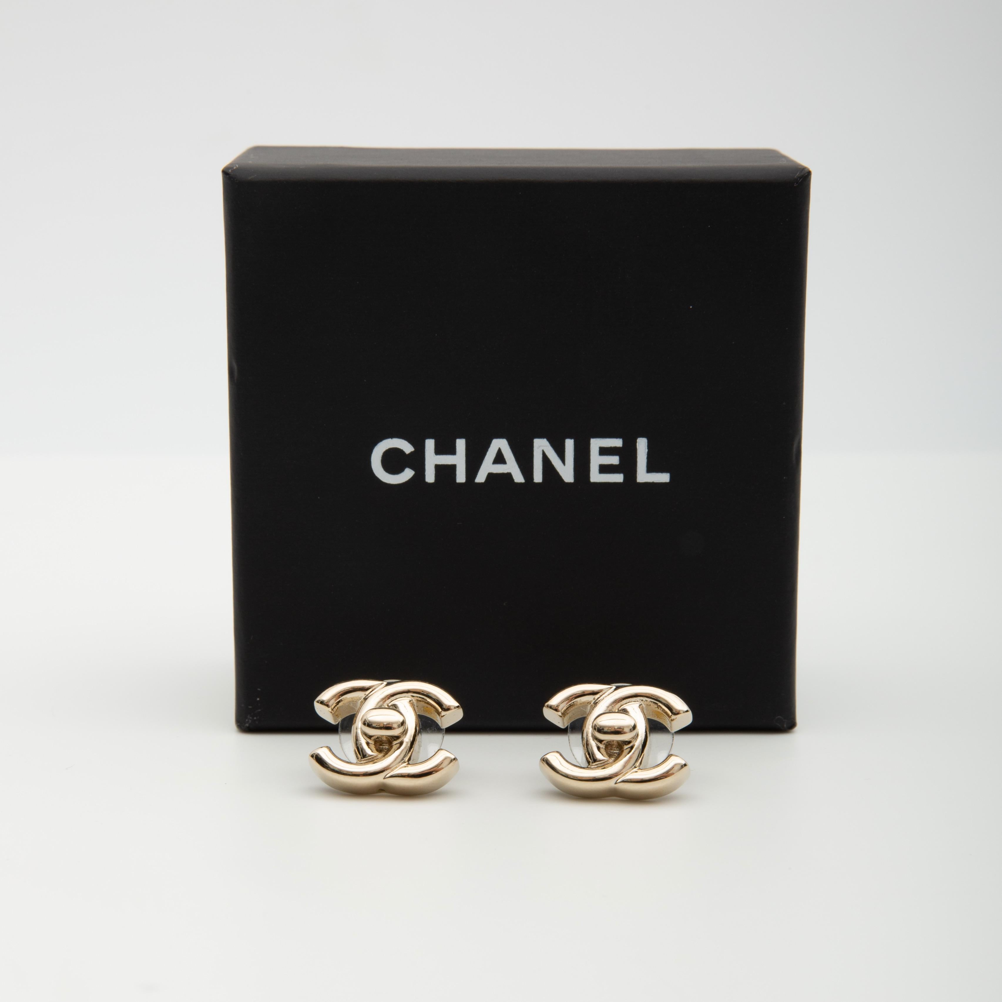 Chanel Interlocking CC Turn Lock Stud Earrings Light Gold (2022) 1